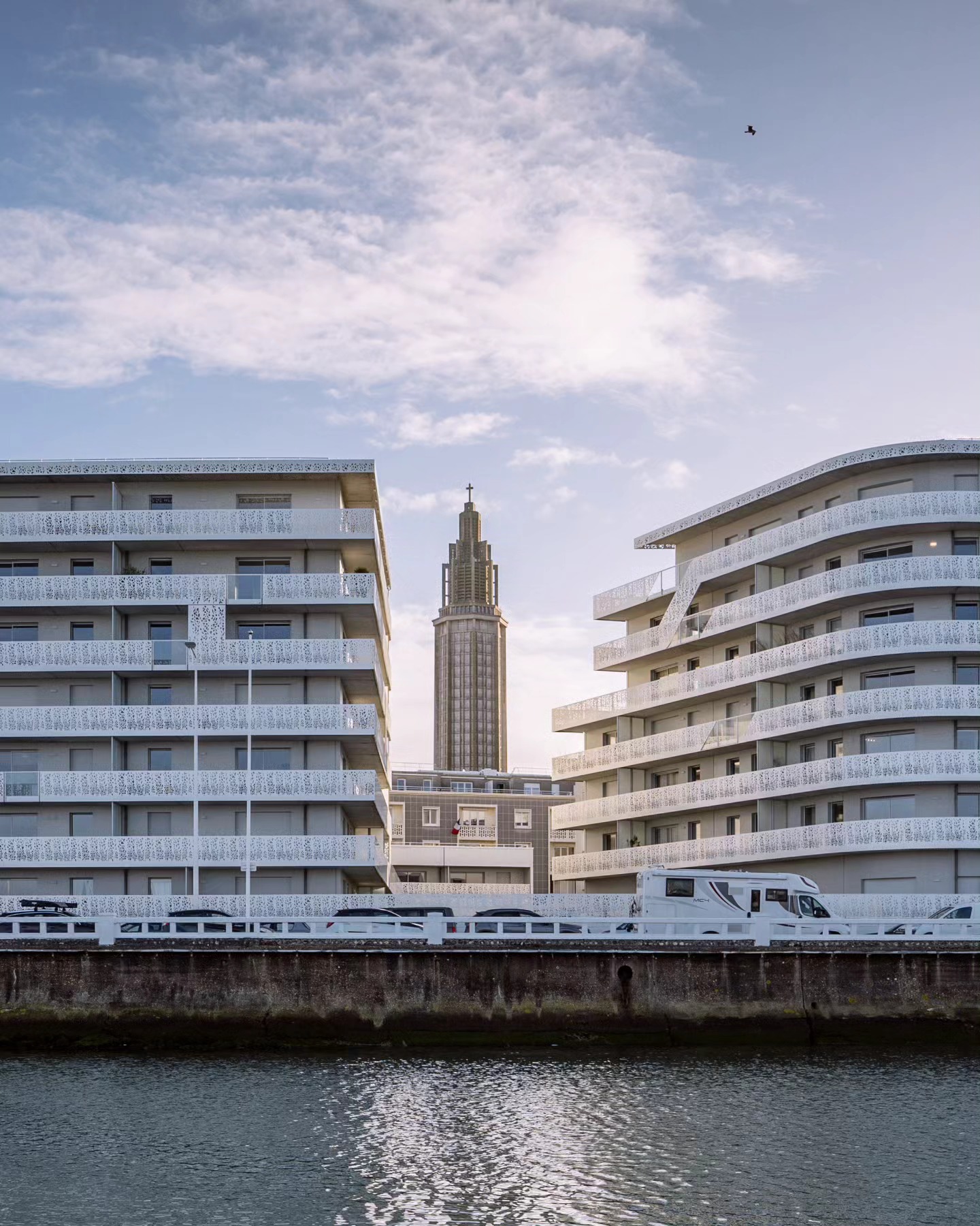 CBA - White Pearl - Le Havre (76) Balcons filants, lignes raffinées, le ...