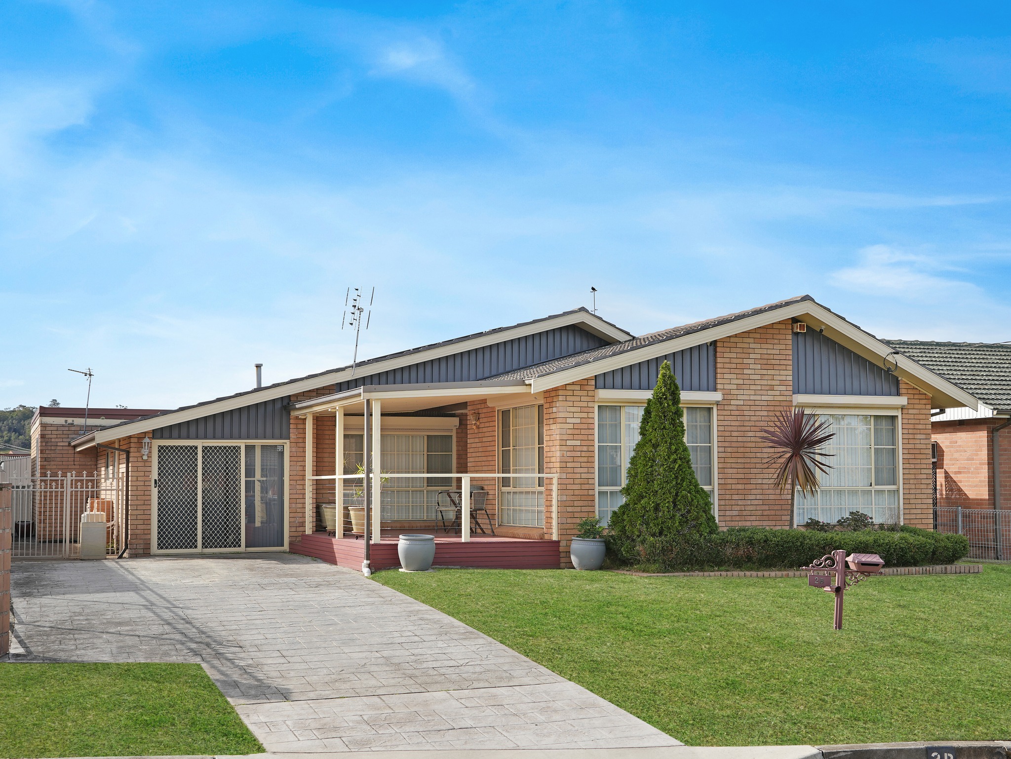 📍 JUST LISTED | 2B Power Drive,... - Illawarra Estate Agents | Facebook