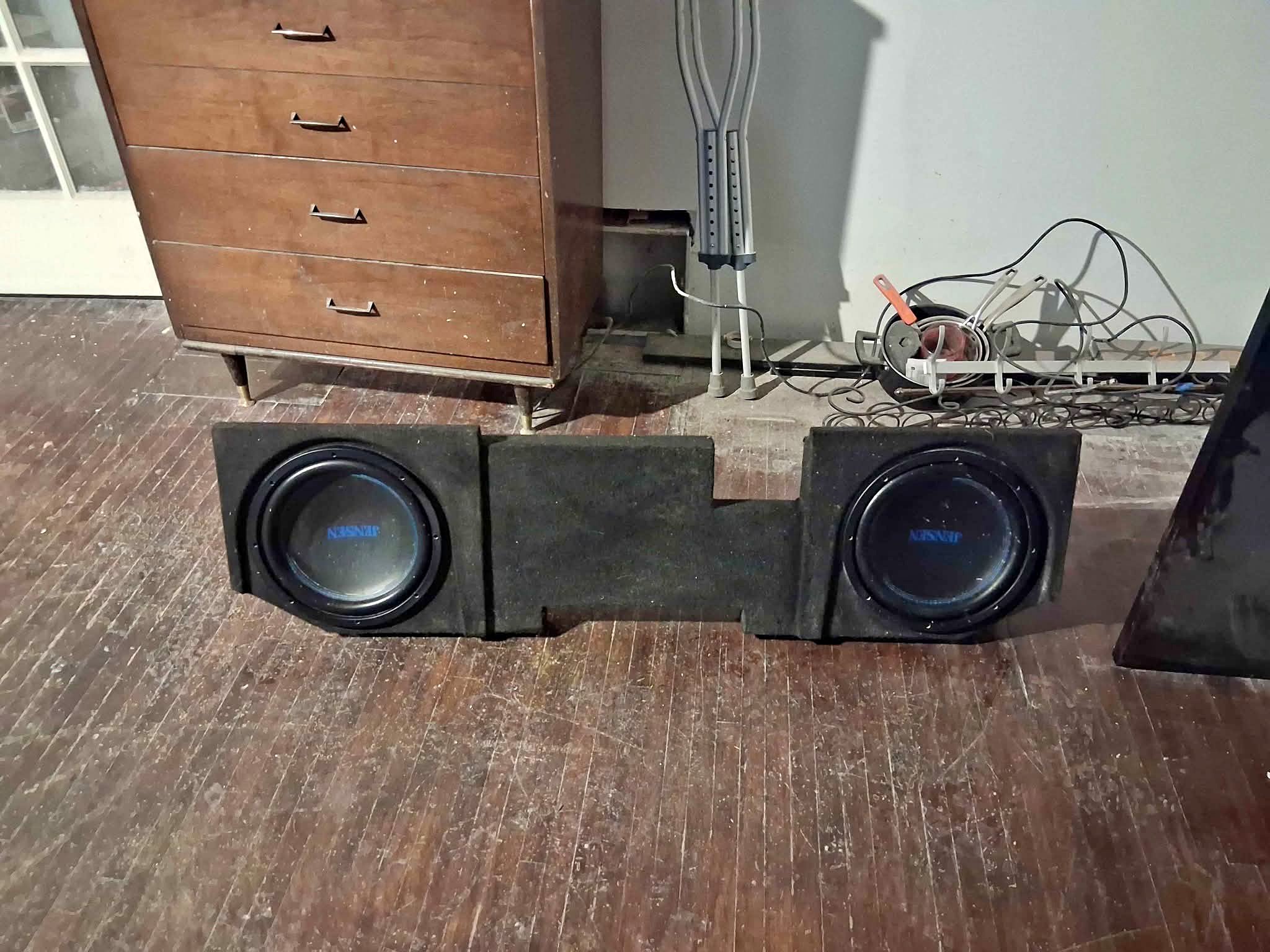 Trade for amp 1500watts… brands .. audio pipe American bass.skar ...