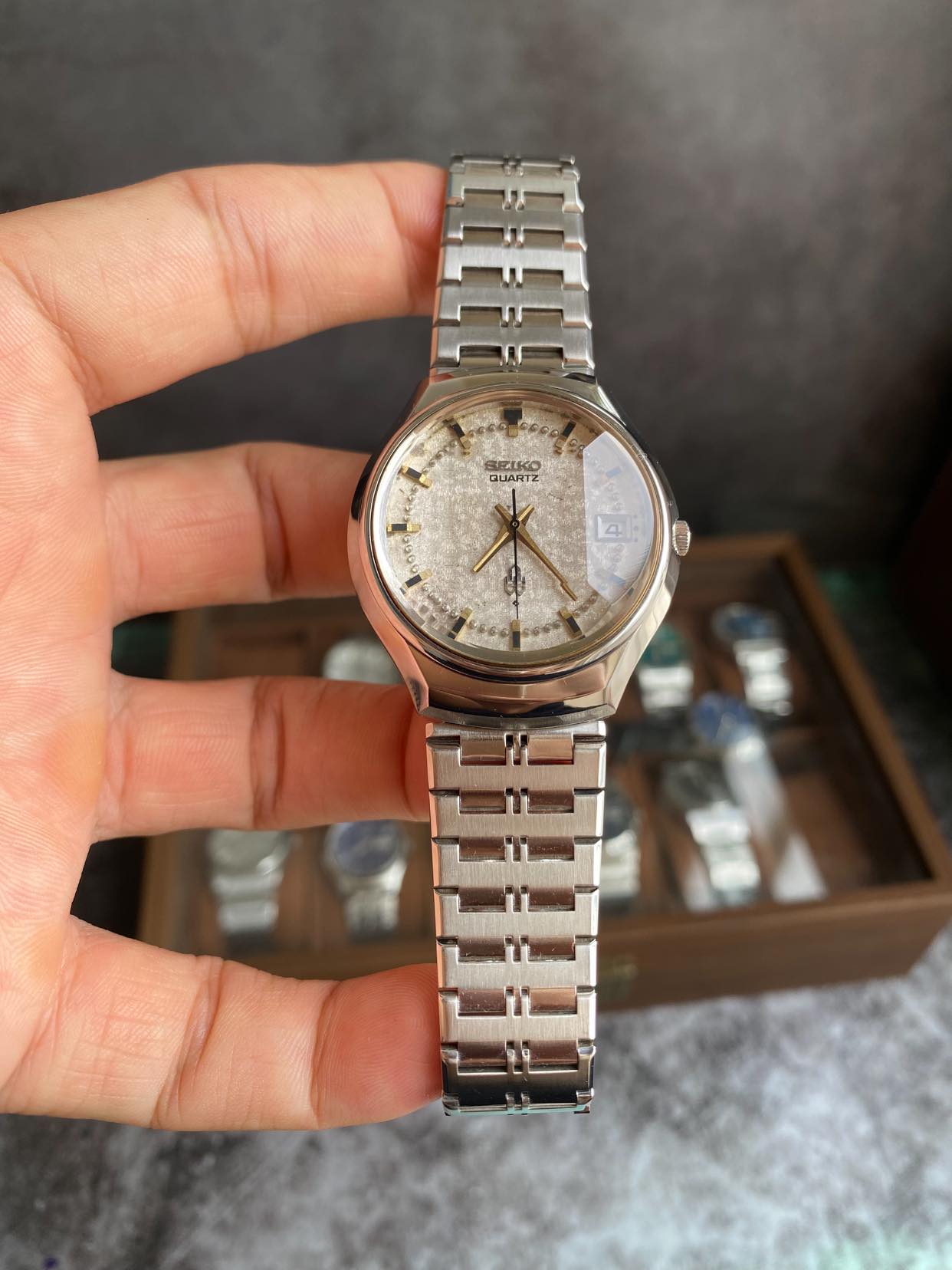 Seiko 3802-7060 ??? BEIKO QUARTZ 4 តតចាព fged o STIO 