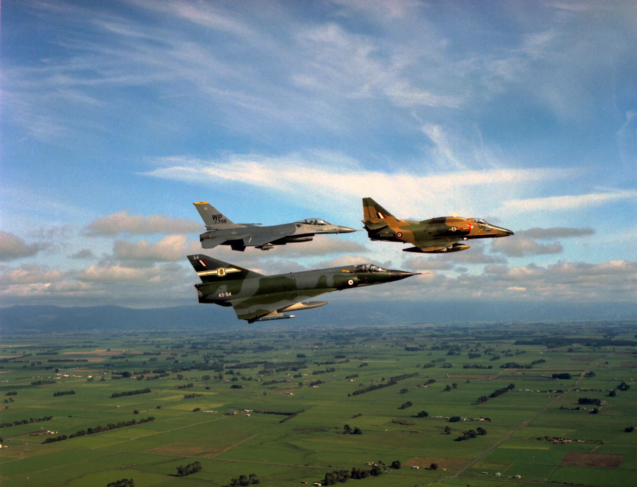 Air - TRIPLE THREAT: Here's a lovely photo to start the day. Way back ...