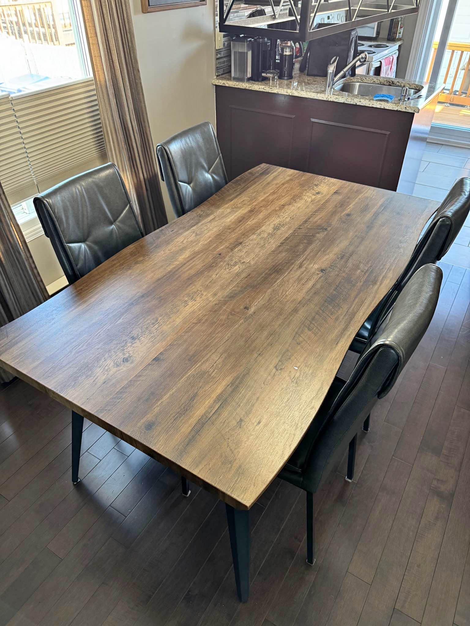 Table a vendre avec 4 chaises - Dining Furniture Sets - Dorval, Quebec ...