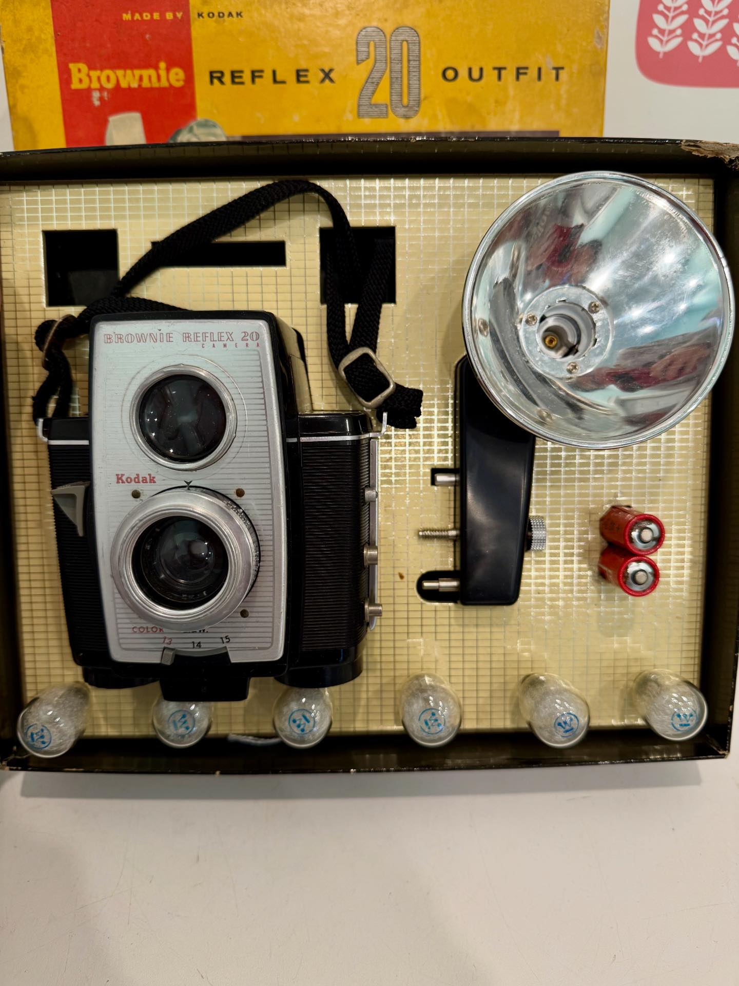 元箱付き　Brownie REFLEX 20 OUTFIT SOLD ❤️ FOR SALE! 1959 KODAK “BROWNIE REFLEX 20 OUTFIT” is NEW