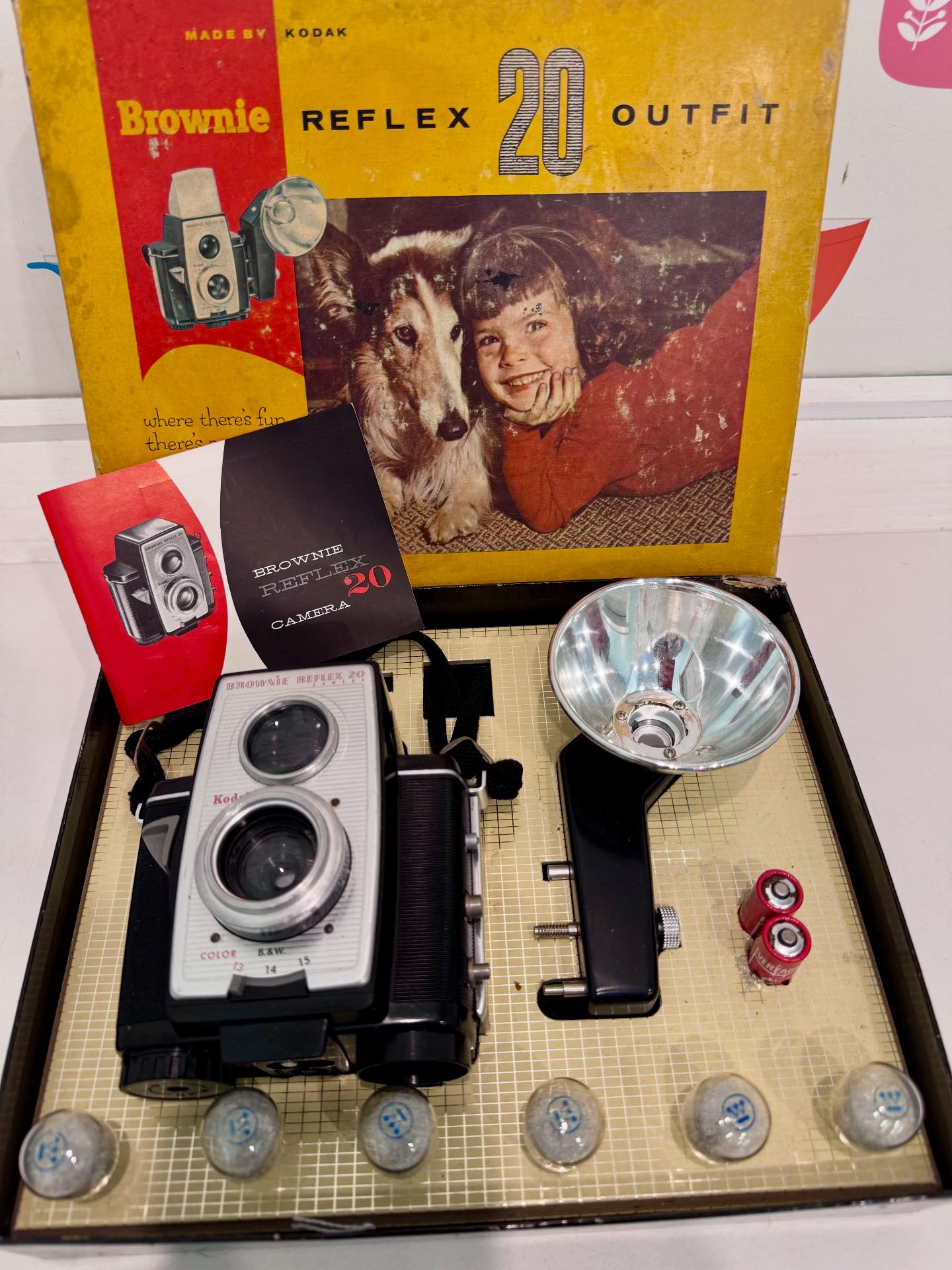 SOLD ❤️ FOR SALE! 1959 KODAK “BROWNIE REFLEX 20 OUTFIT” is NEW