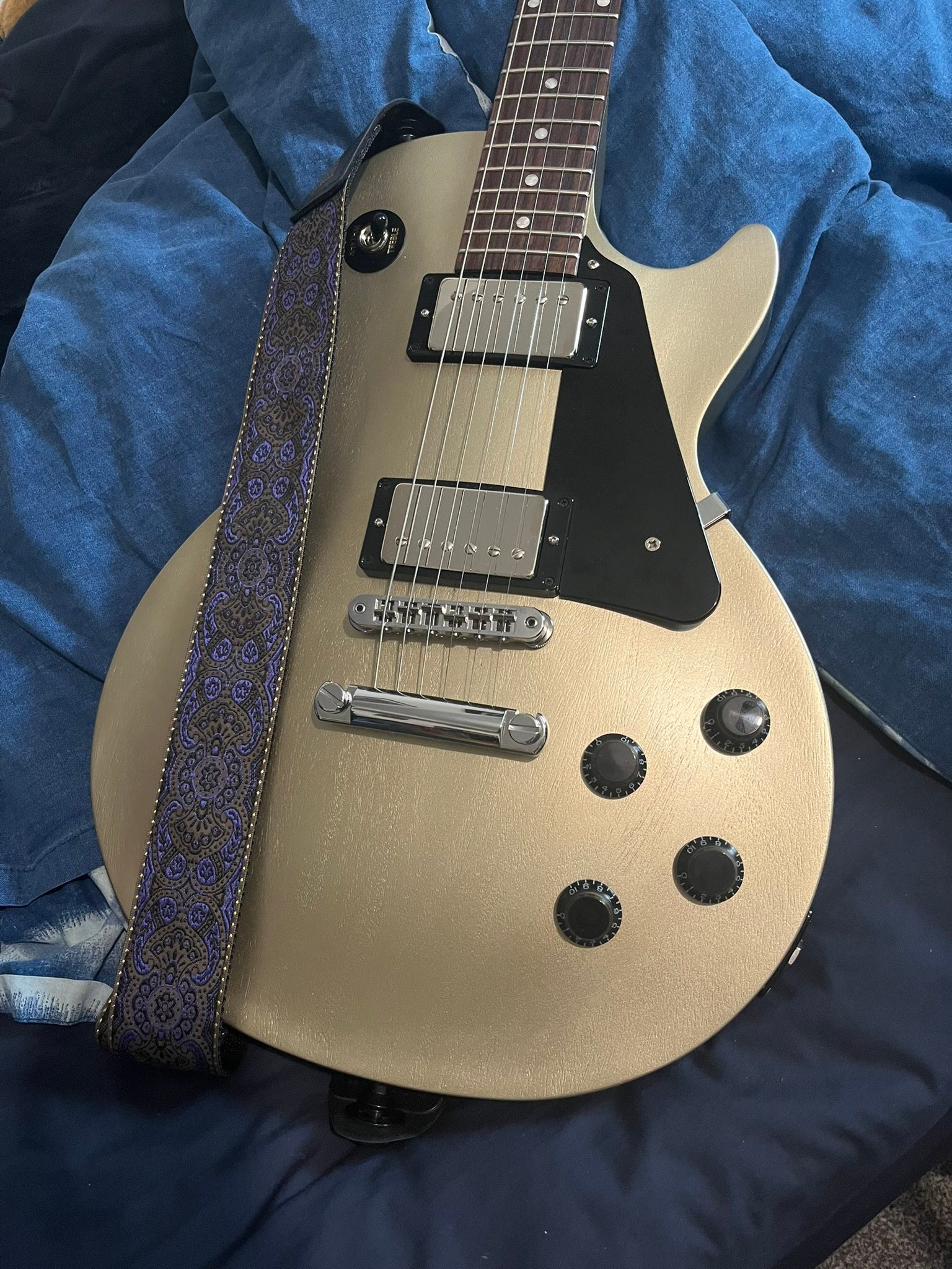 My Gibson les Paul modern lite in gold mist, now with added pickup 