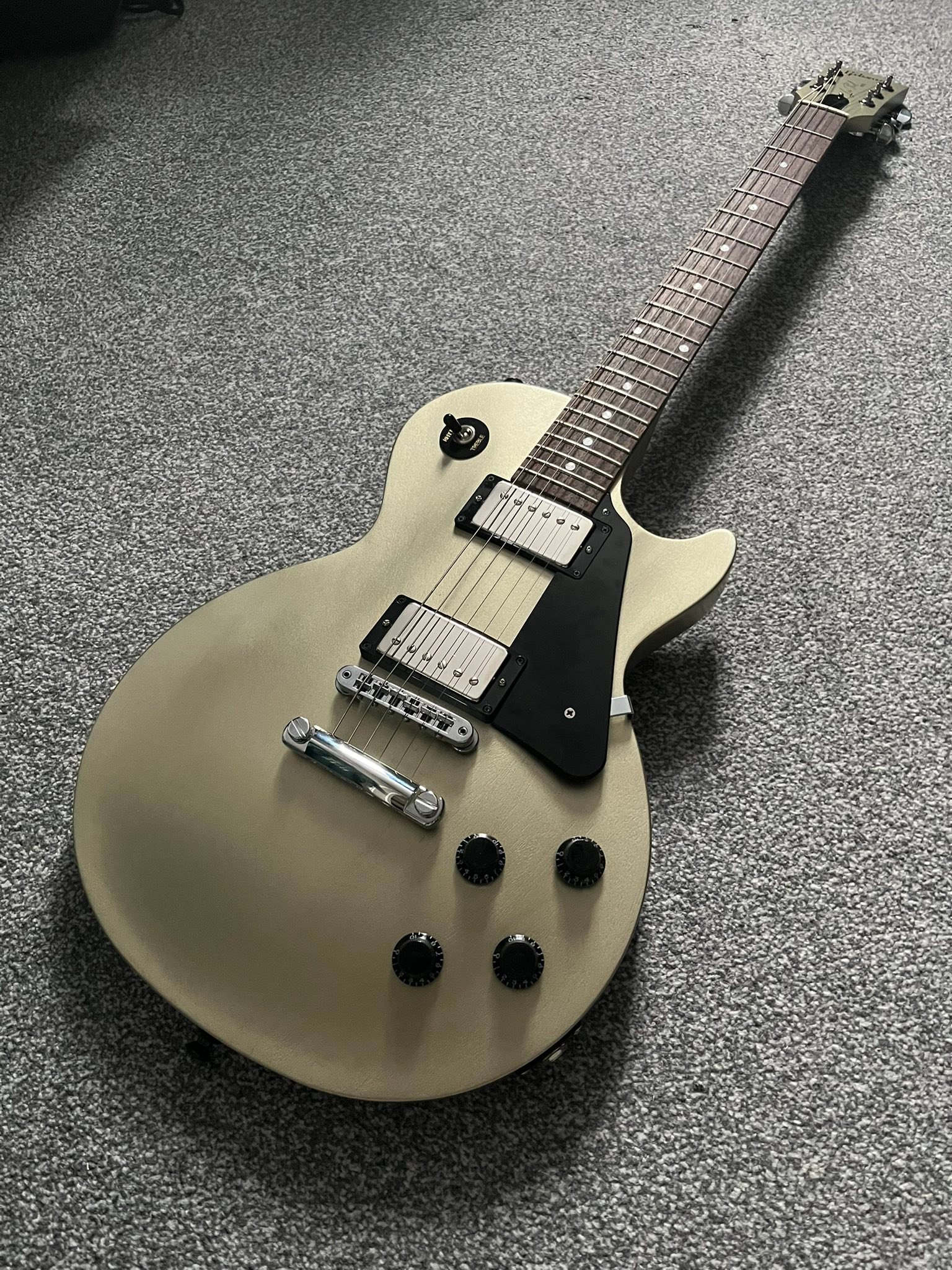 My Gibson les Paul modern lite in gold mist, now with added pickup 