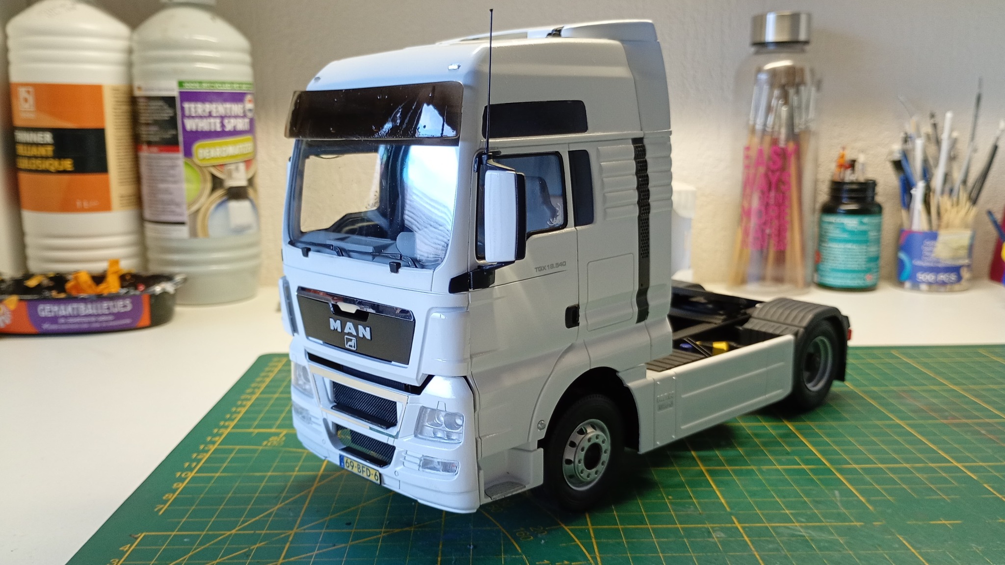 From Leo Vos : MAN TGX XXL with box number 3921 1:24 Send your 
