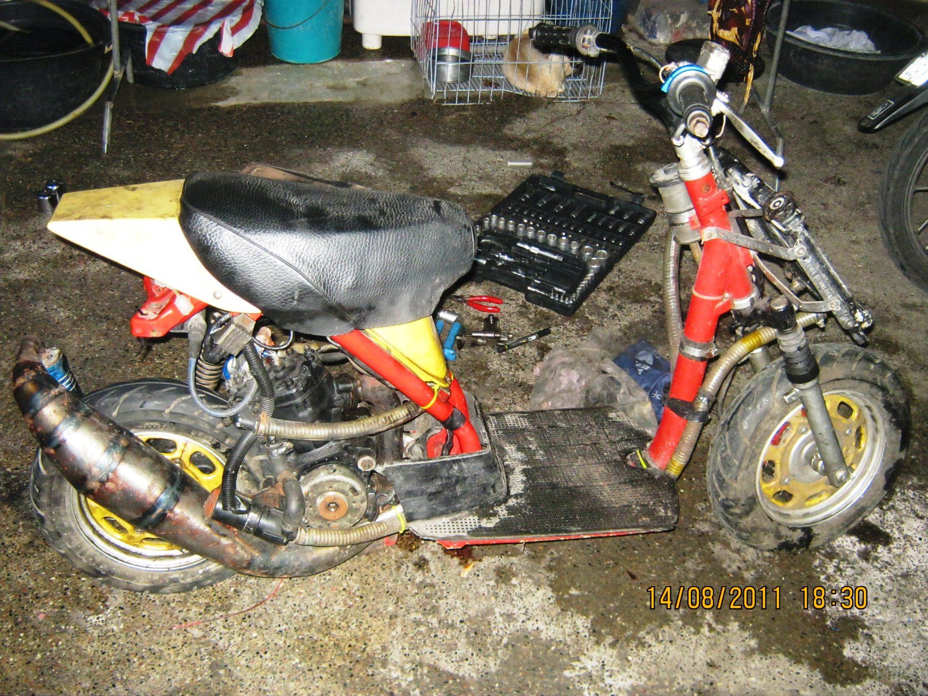 サクラ Been tinkering with the Honda Dio. Was gonna tear it up and engine