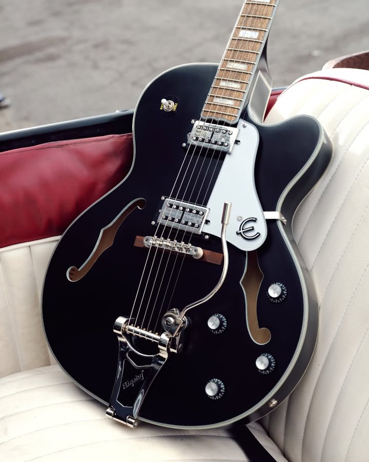 Swinging into the weekend with the Epiphone Swingster #epiphone