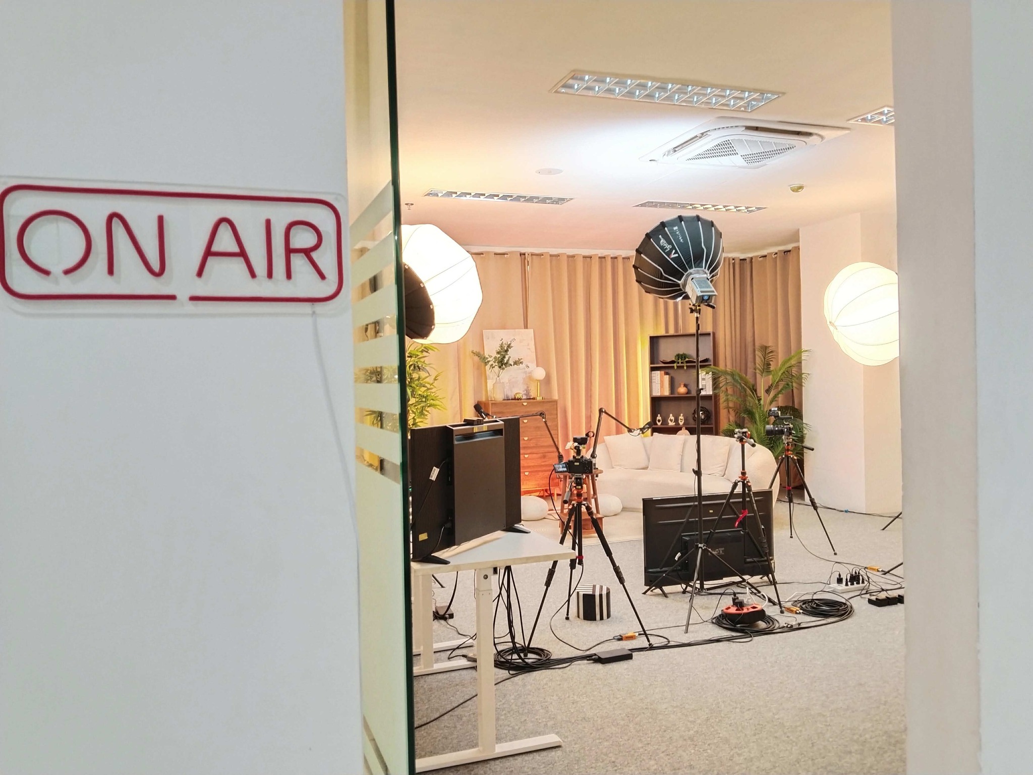 CDN - BAGONG PILIPINAS STUDIOS IN CEBU LOOK: Here are some of the ...