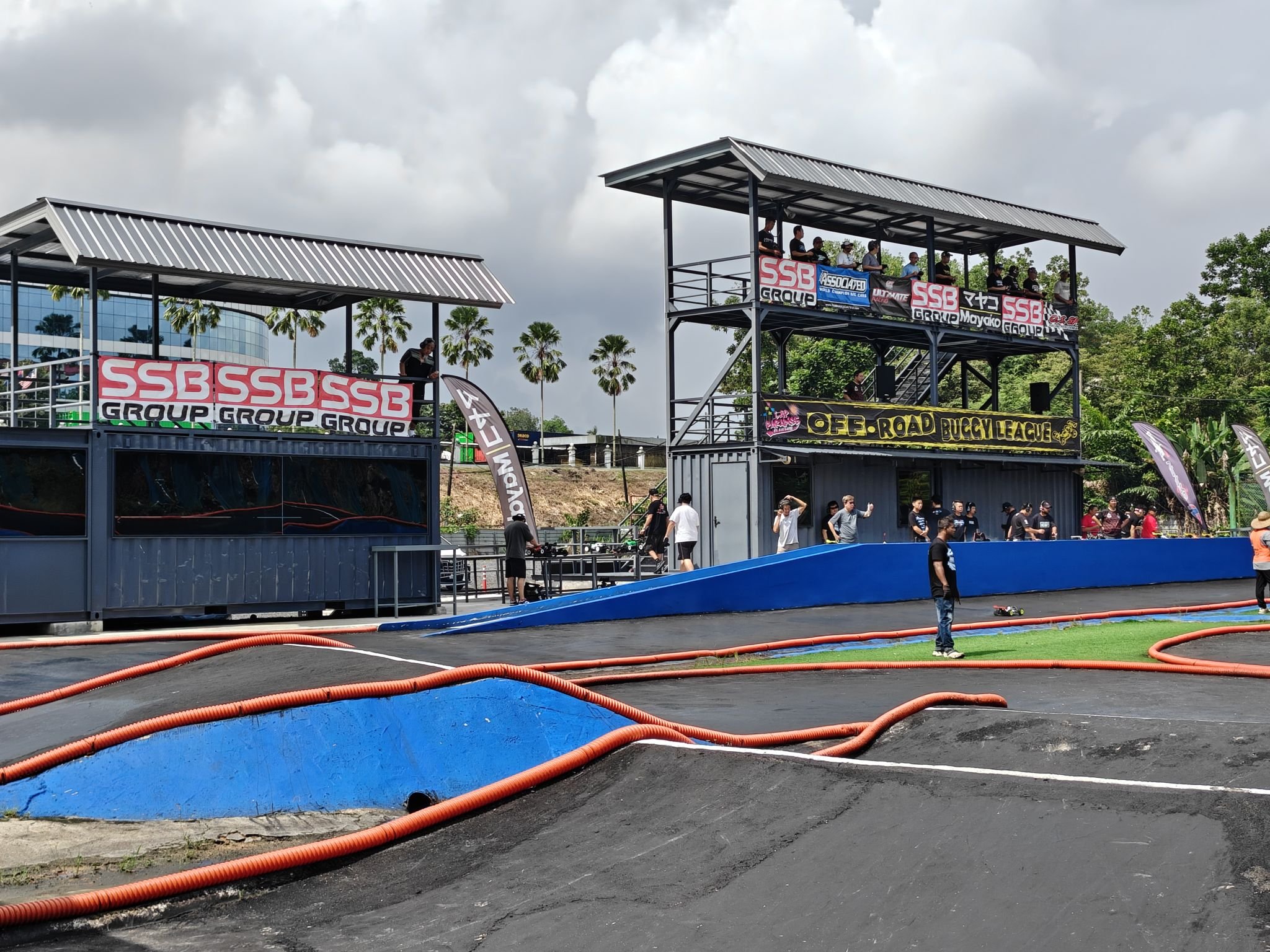 Radio - Introducing some of the track side structures at LAP Paradise ...