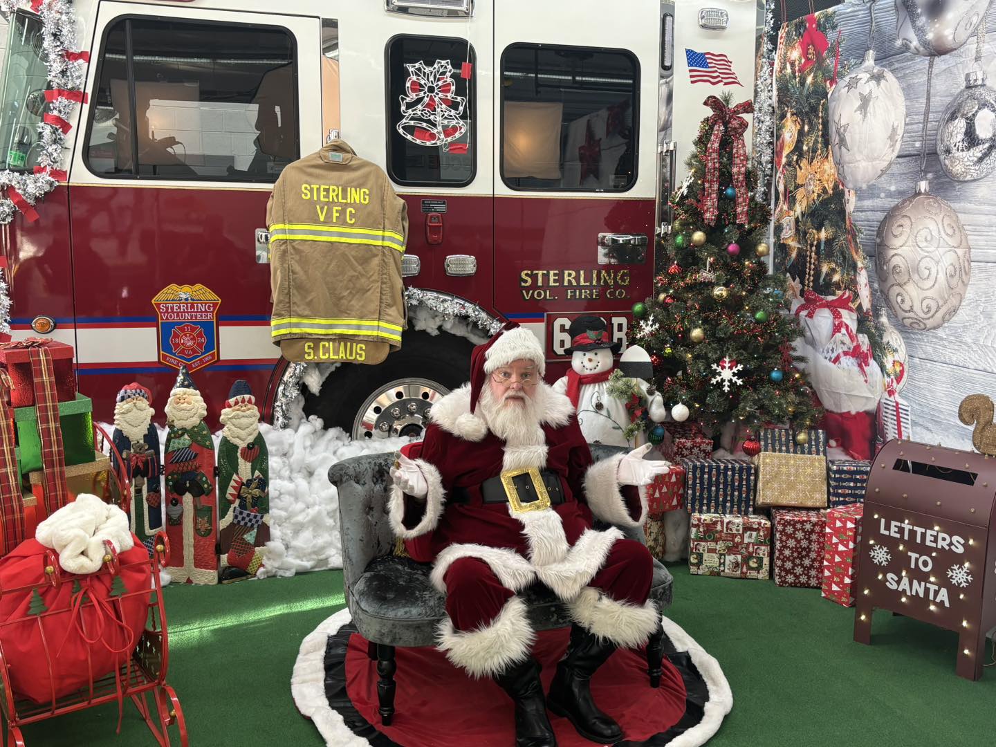 Sterling - Photos with Santa!!! Things are going slow and Santa is ...