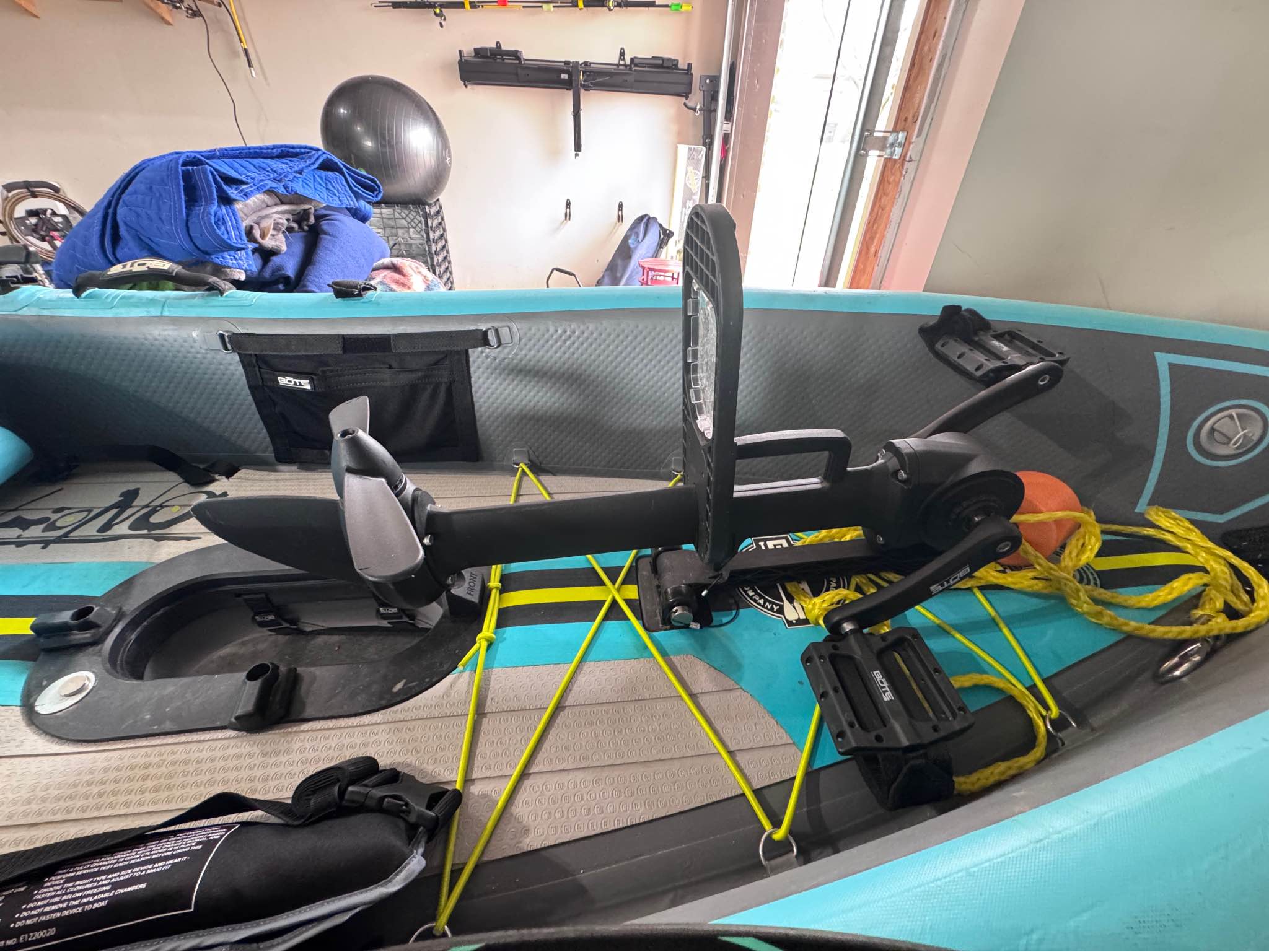 BOTE LONO Aero Inflatable SUP Kayak w/ Pedal Drive & Paddle - Beds ...