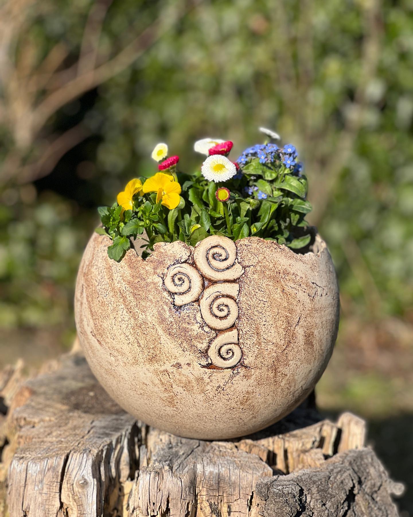 Pflanzkugel #gartenkeramik #keramik #ceramic #keramikkunst #ceramicart #selfmade #selbstgemacht #ton #töpfern #unikat #gartenkeramikundmehr #kunst #handarbeit #gartendeko #gartendekoration #keramika #