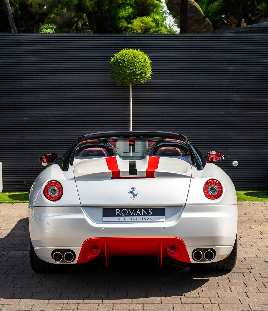 Super rare Ferrari 599 SA Aperta ⚪🔴⚫ 📸: Romans International