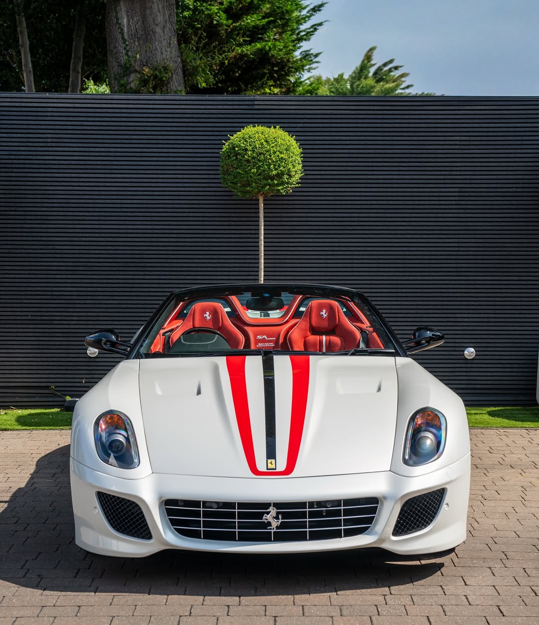 Super rare Ferrari 599 SA Aperta ⚪🔴⚫ 📸: Romans International