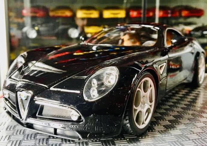 Alfa Romeo 8C Competizione Burago Made in Italy Scala 1:18