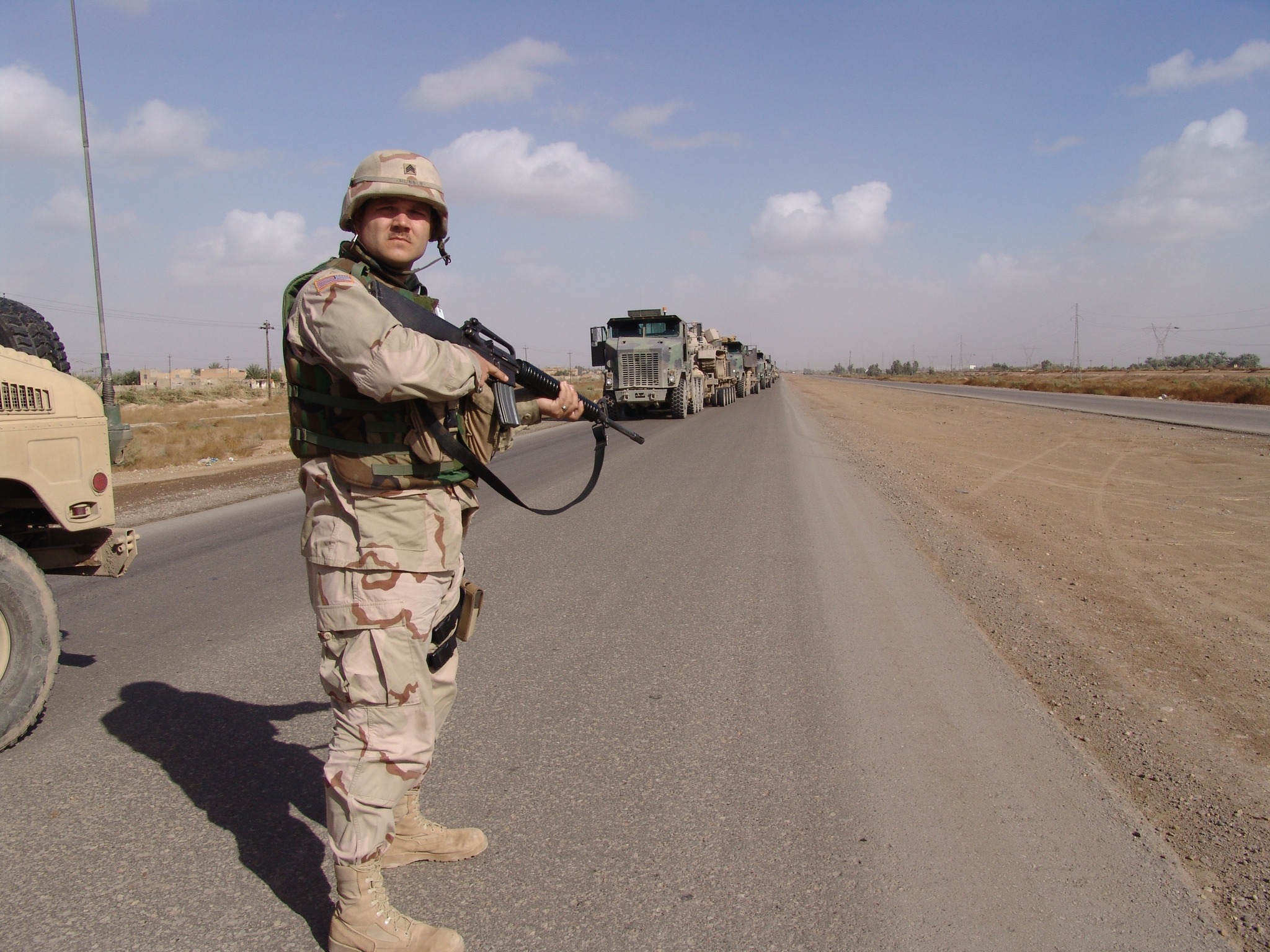 USAMM - A soldier provides security when a convoy comes to a halt in ...