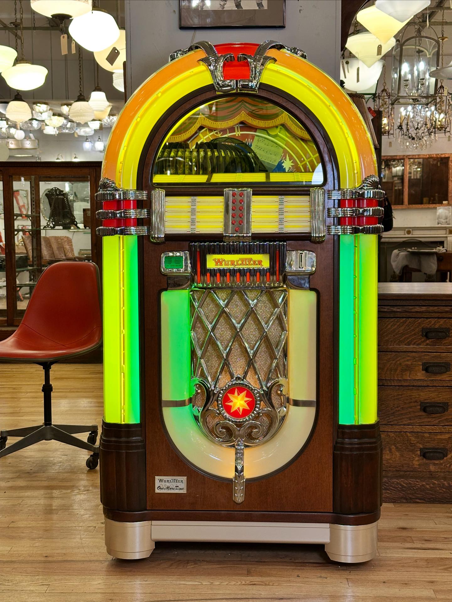 How incredible does this Wurlitzer One More Time jukebox sound