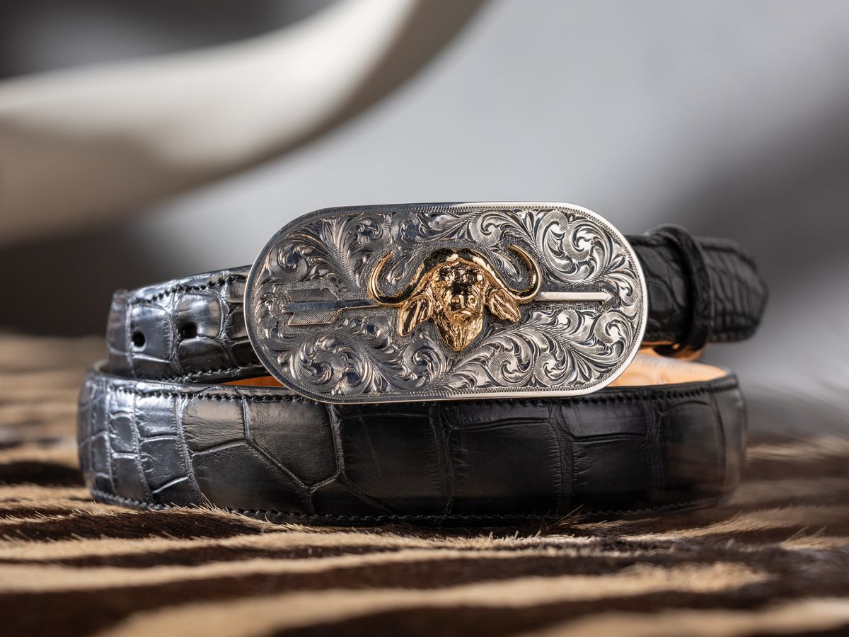 Clint Orms ENGRAVERS&SILVERSMITHバイイー 🤩 Star-backed jeweler Clint Orms takes on James Avery in this