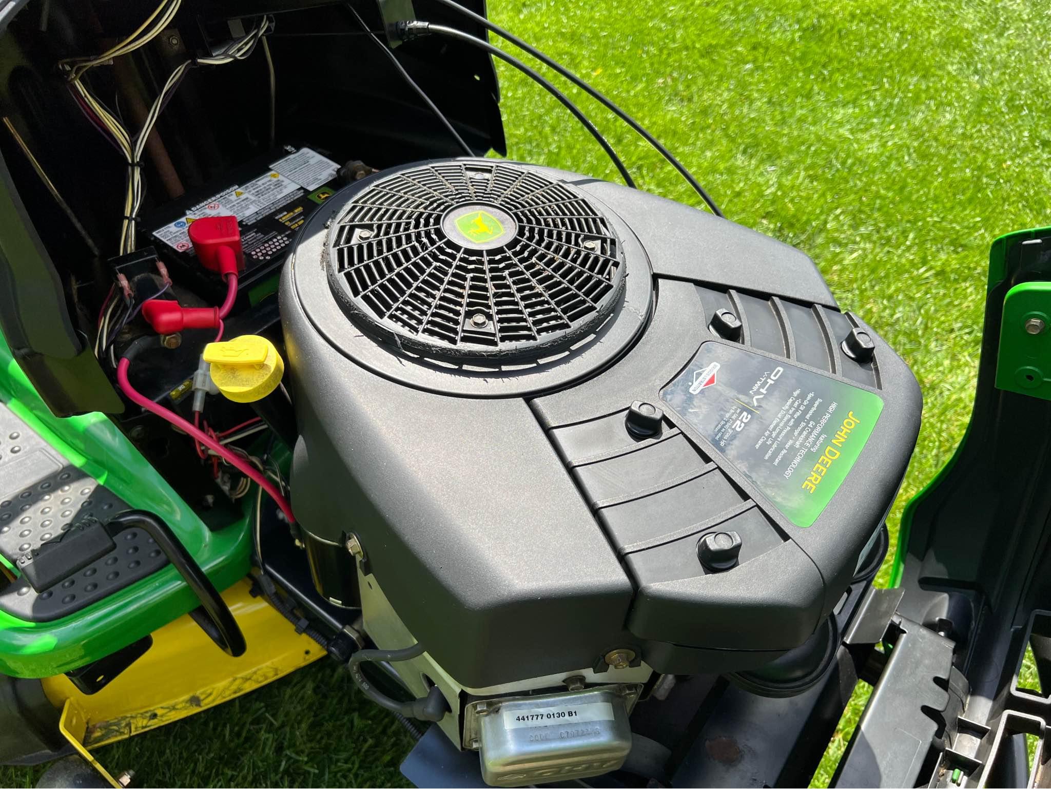 John Deere LA135 Limited Edition Riding Lawnmower 42” - Lawn 