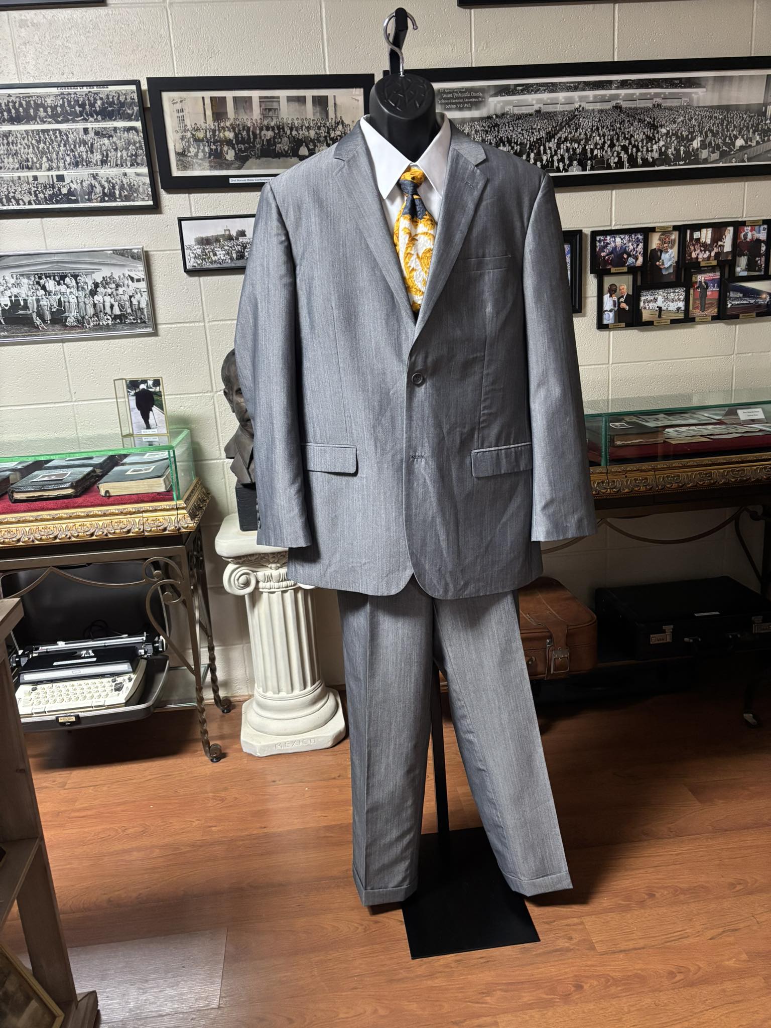 各種パネル　C I just finished dressing the mannequin with Apostolic Legend