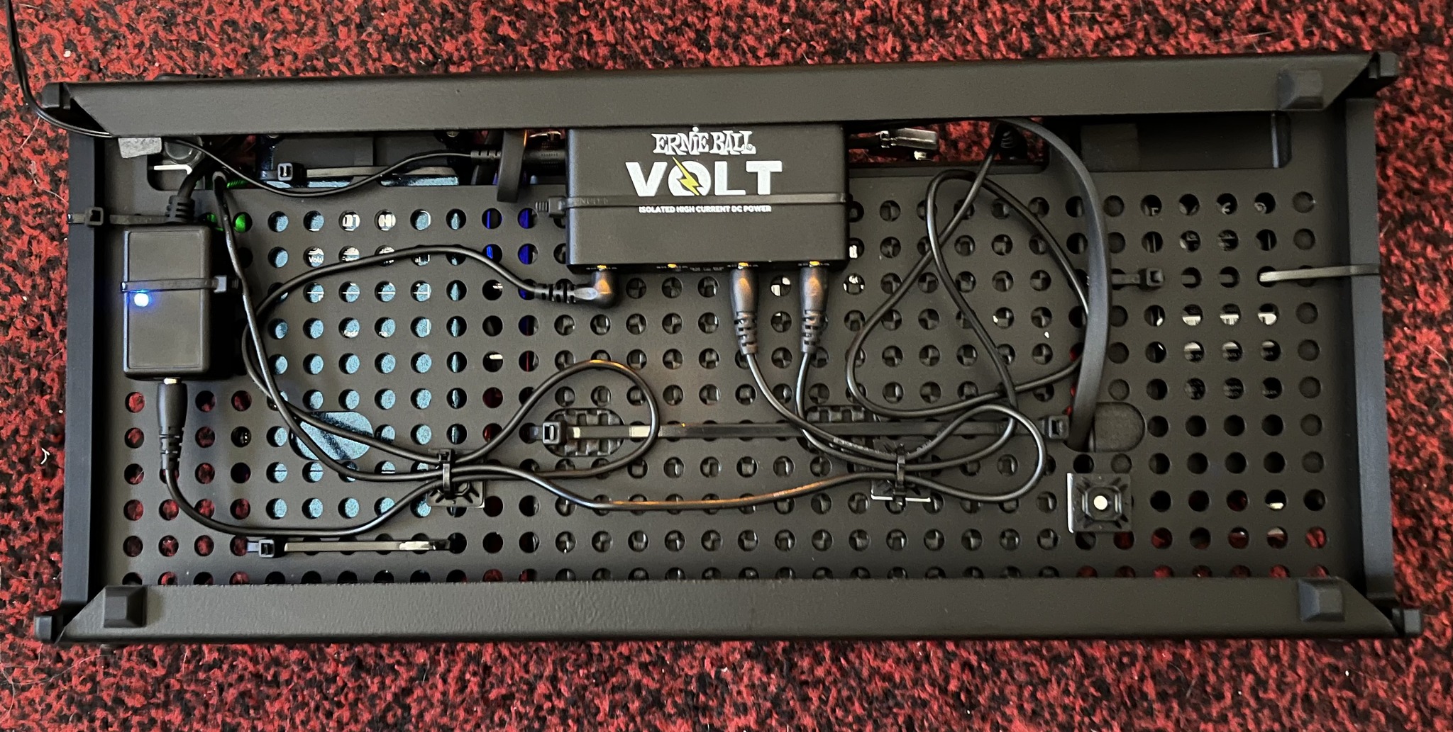 Improved pedalboard setup with Ernie Ball Volt and Xotic Voltage