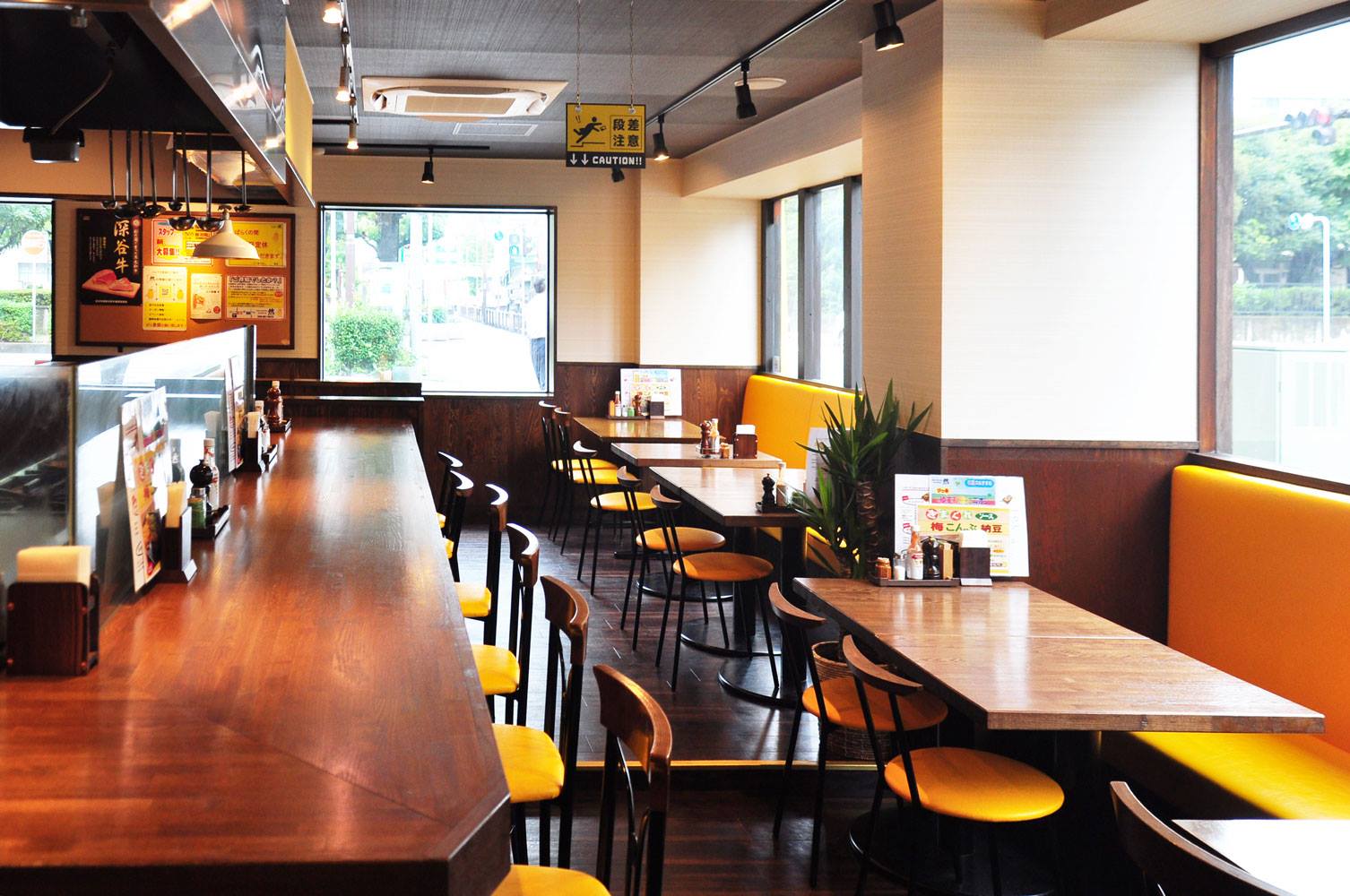 Open Kitchen 然 Zen あるお客様に 拡張後のお店の雰囲気が よく伝わる写真はありますか と言われ ご用意したのがこれです この1枚だけでは分かりにくいかもしれませんが 拡張した 奥行き だけは伝わると思います 大人数のご来店も大歓迎です 皆様