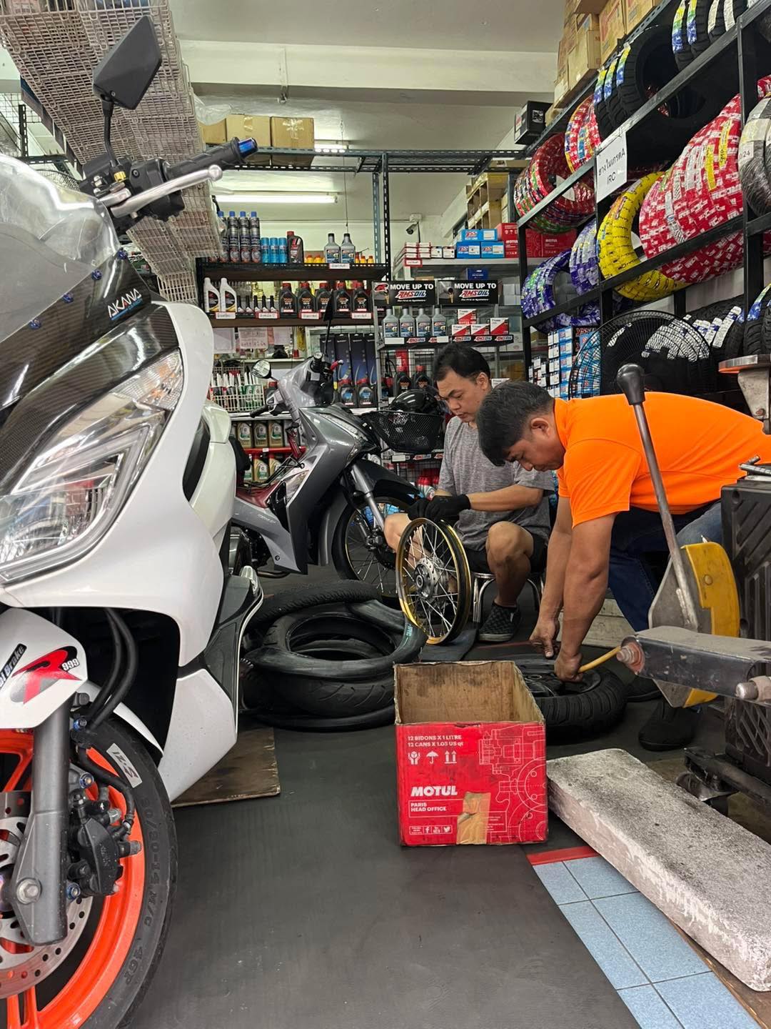 ร้านยางมอเตอร์ไซค์ R999 / คลองเตย สุขุมวิท / ยาง ทุกไซร์ ทุกรุ่น | Bangkok