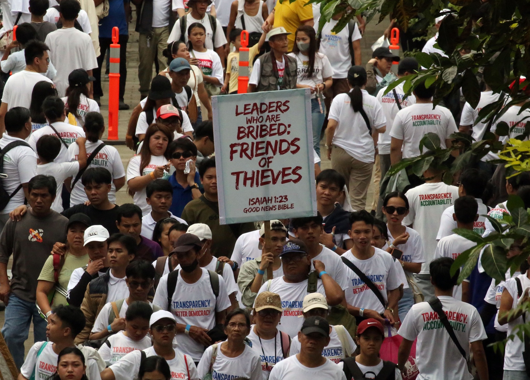 Philstar.com - IN PHOTOS: The so-called anti-corruption rally of ...