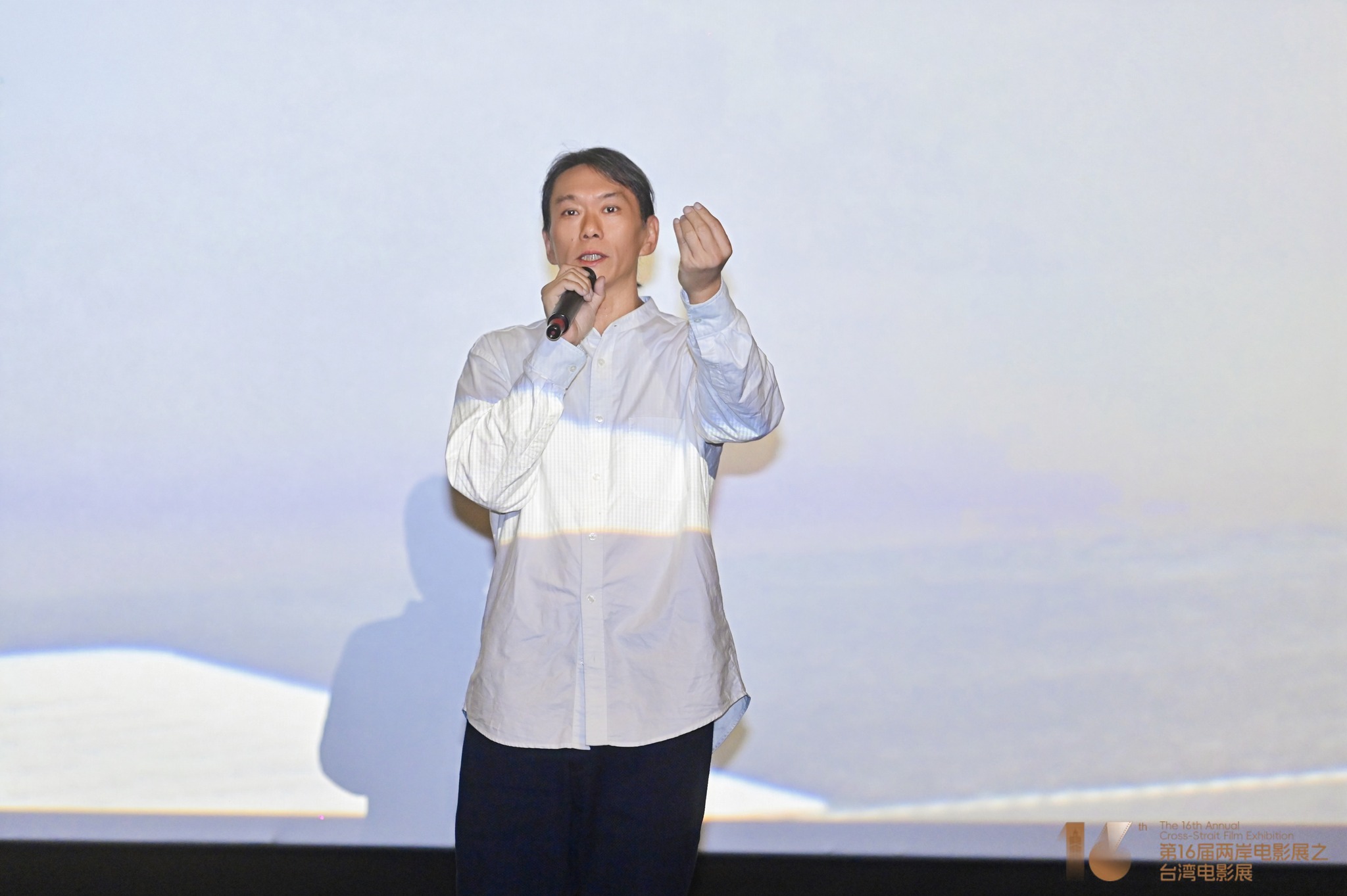 兩岸電影展 - 臺灣代表團一早風塵僕僕，已經從臺北飛抵廈門。 今晚廈門開幕片