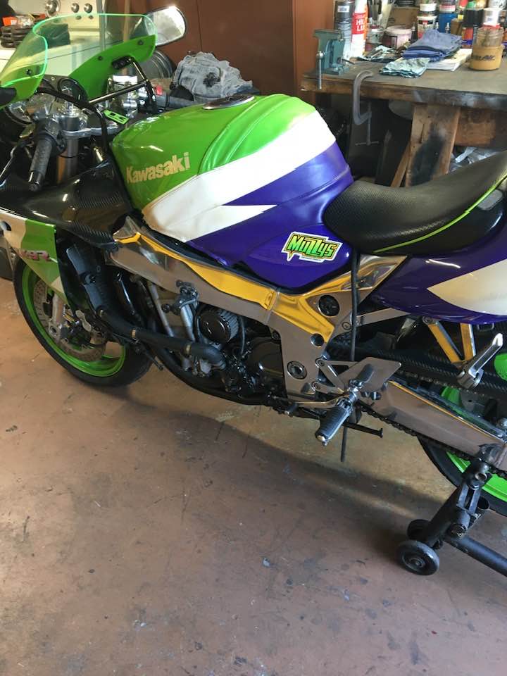 Modified 1994 Kawasaki ZX-9R with performance upgrades