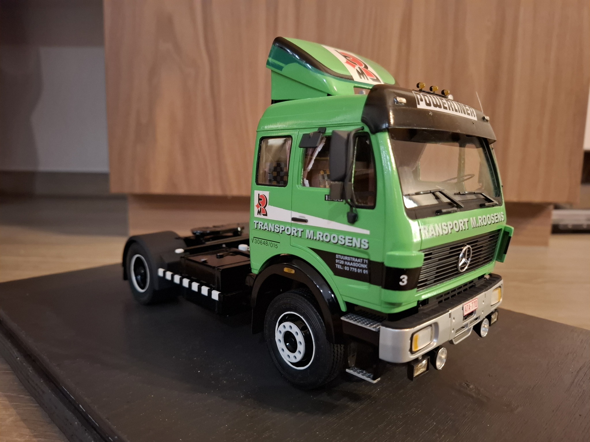 From Vittoria Toto : Mercedes ACTROS 1854 - schmitz trailer 1:24