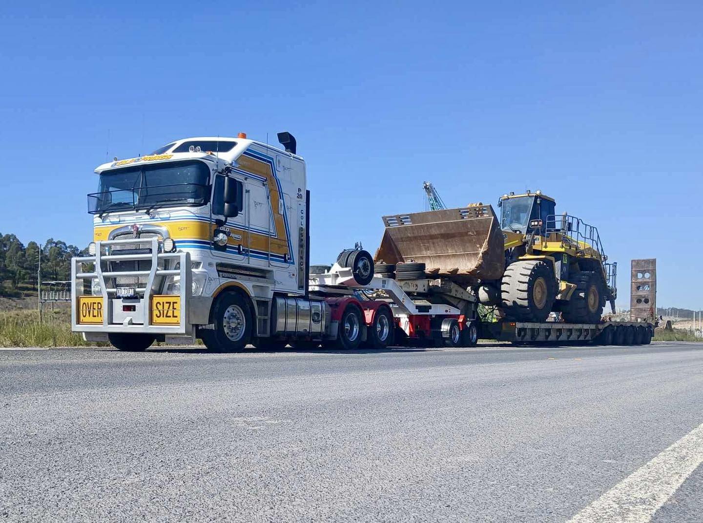 Goldsprings - Jamie hauling a WA600 Loader in Muswellbrook! #Oversize # ...