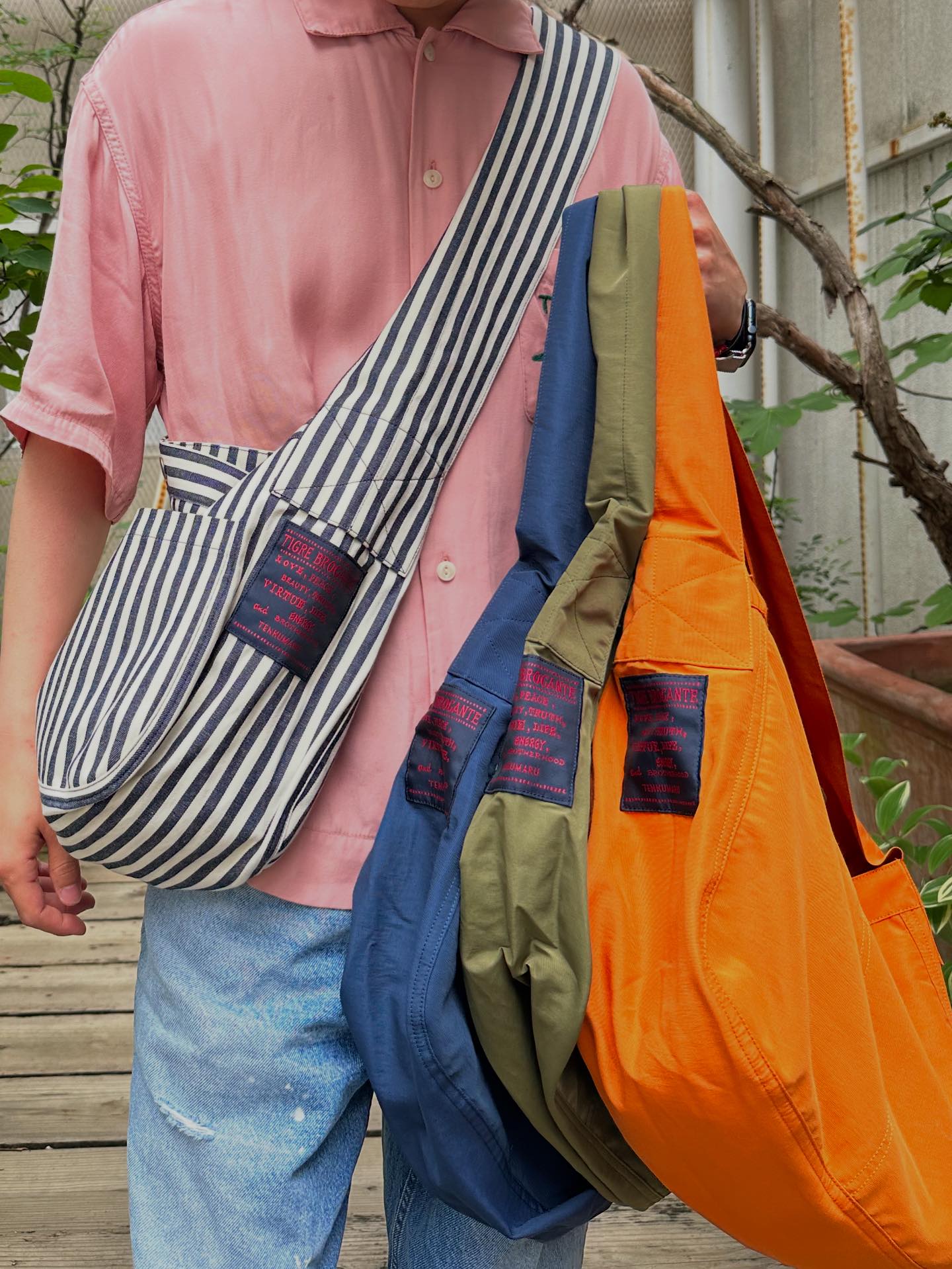 TIGRE BROCANTE 新入荷のMessenger Bag 明るい色から落ち着いた色まで 