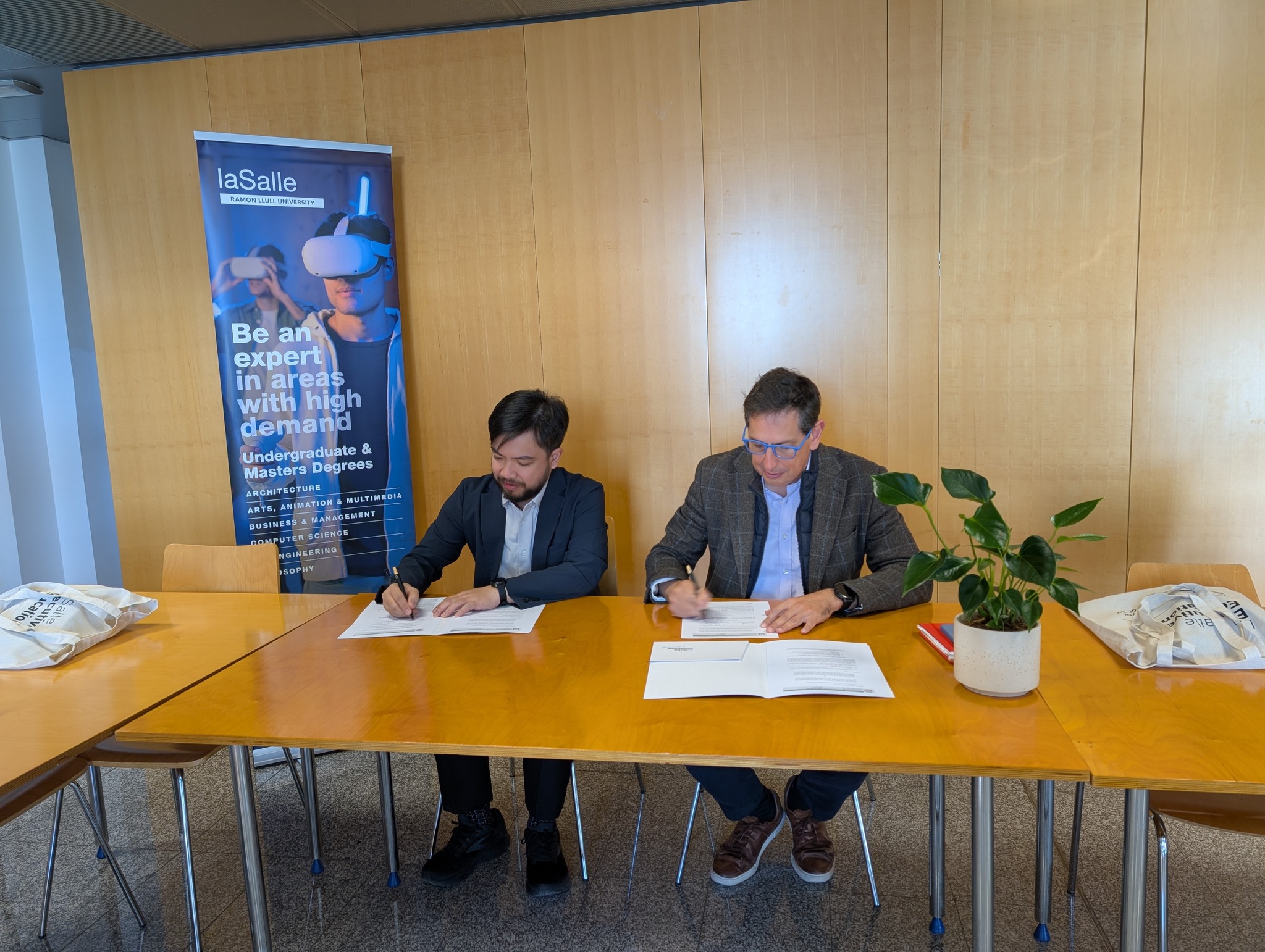 La Salle BCN - 🌍 We were honored to welcome... | Facebook