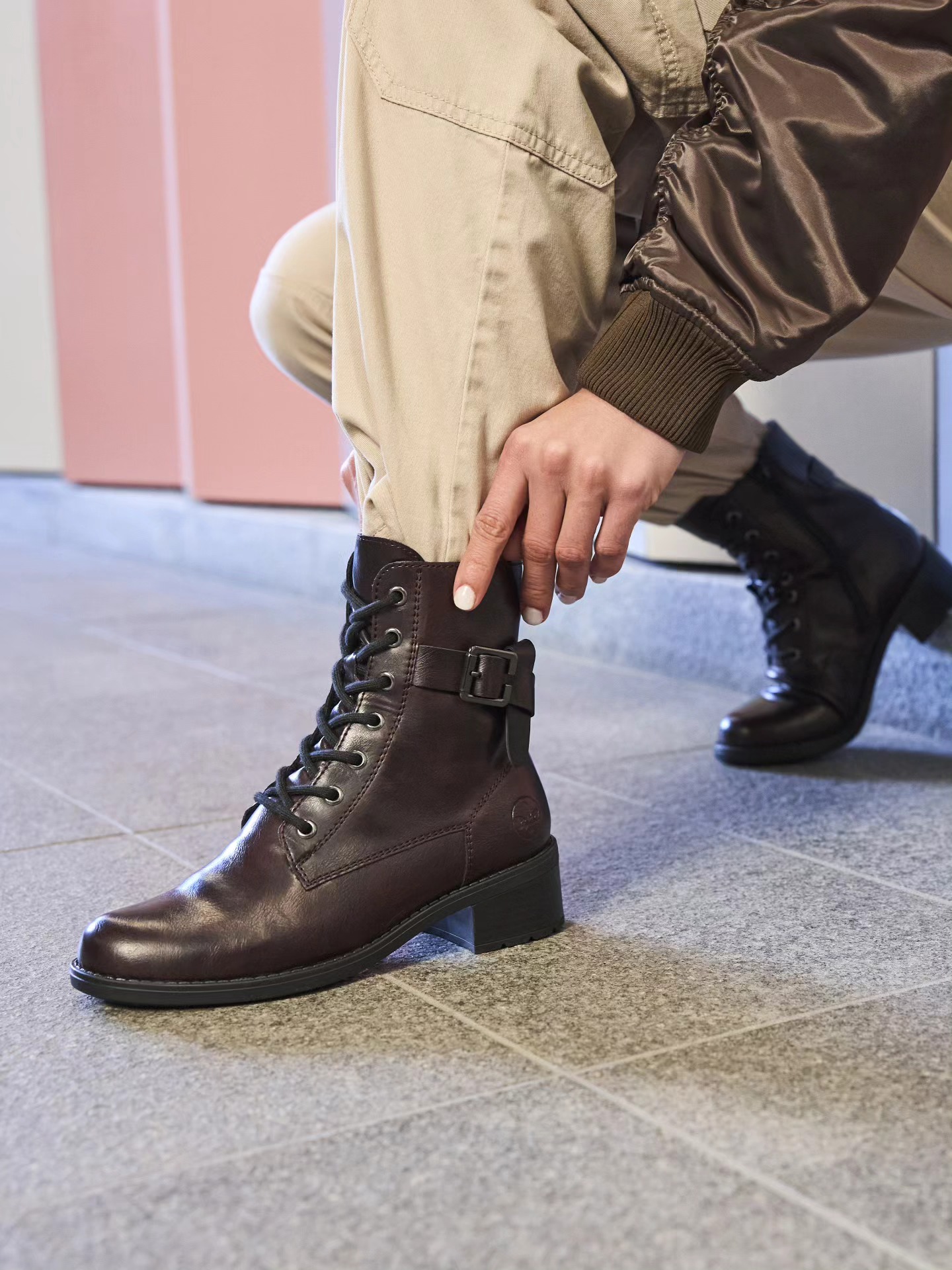 Burgundy boots are having a moment ✨️ But how would you style them? Whether it's a fashionable autumn outfit with a dress or a more casual autumn outfit with jeans, we're loving