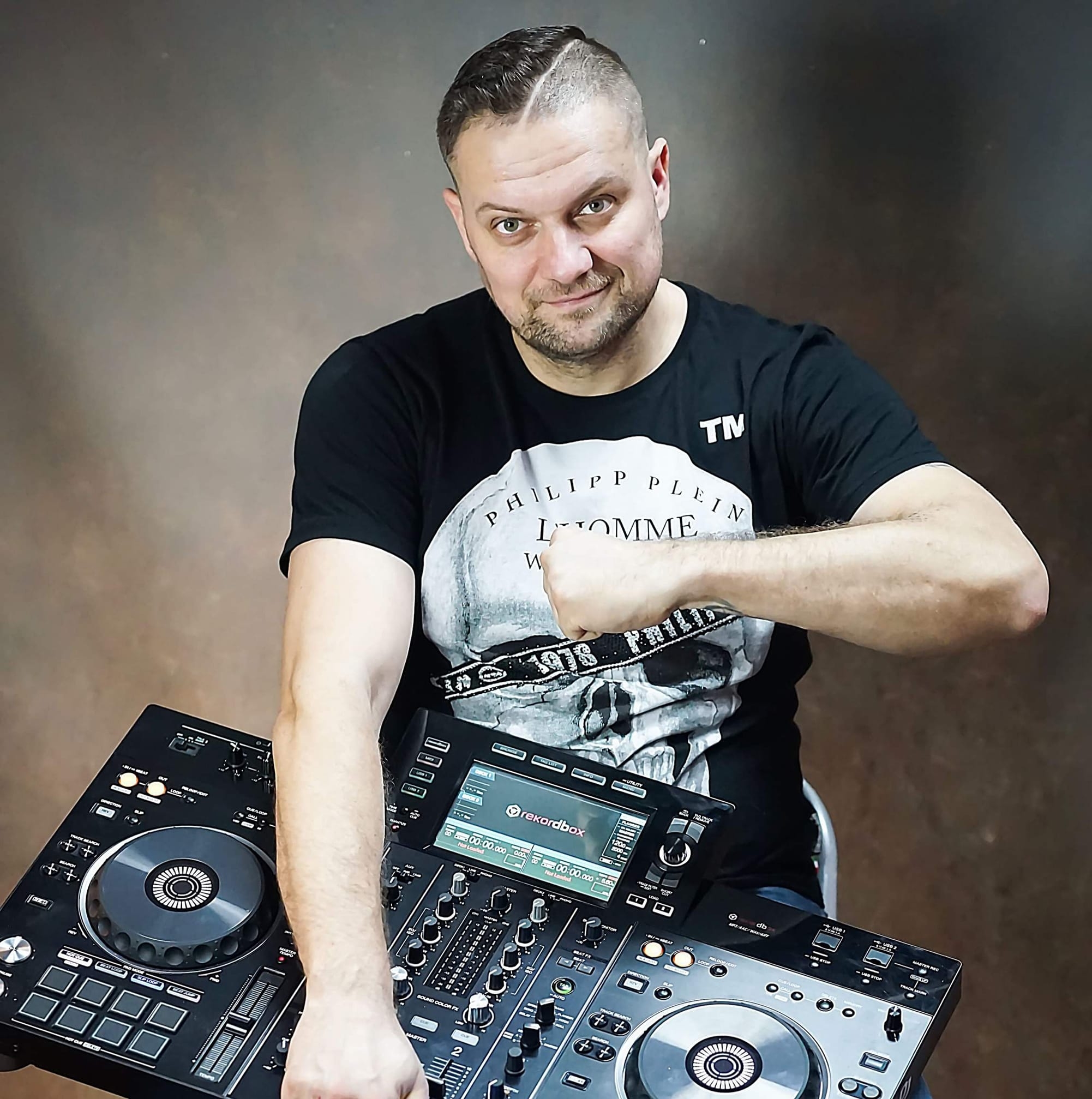 Dj tomsky
