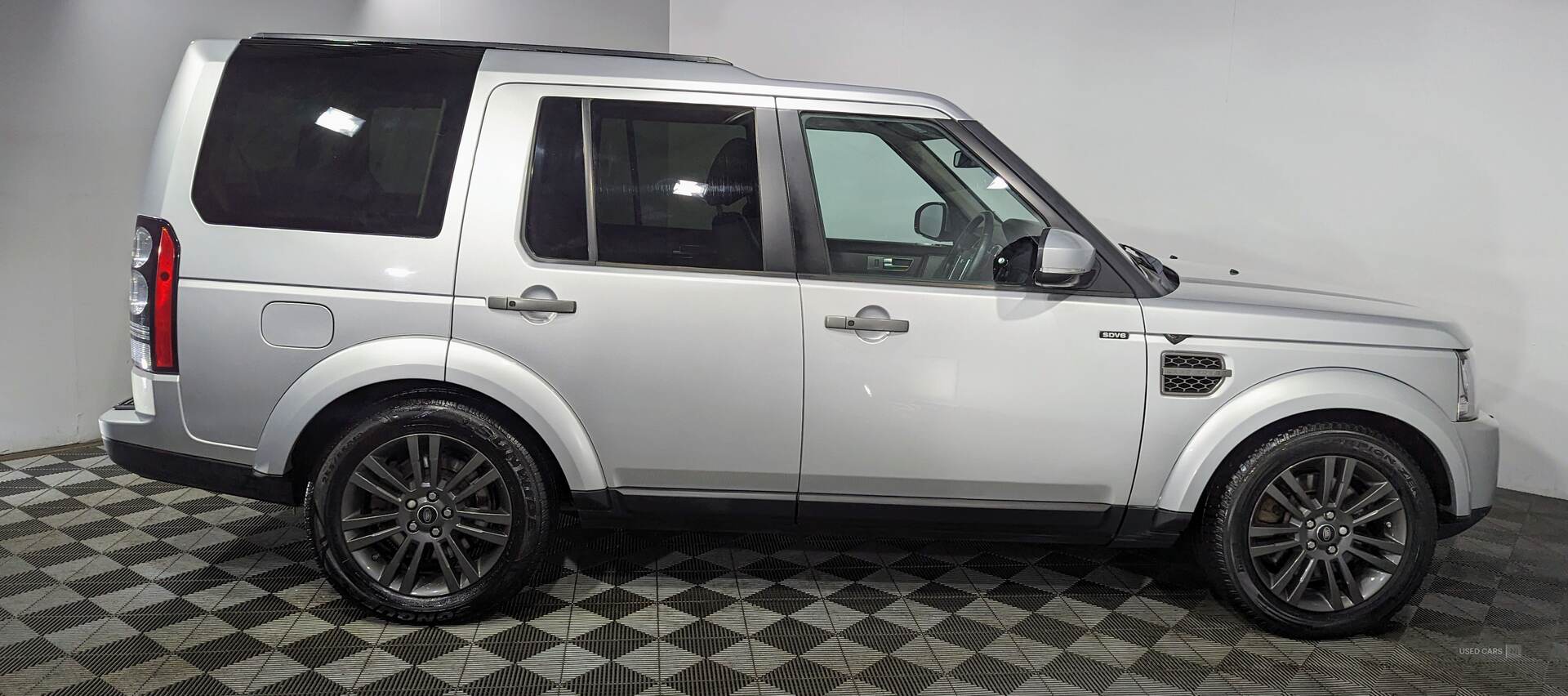 Autozone - 🚗 FOR SALE: Land Rover Discovery 4 Graphite Edition 🚗 Go ...