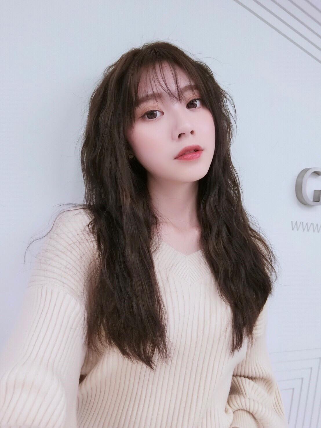 Andrea_小安 - 這次的捲度被問翻了😂😂 這不是燙的哦～ 是安妮幫我用三管電棒夾出來的造型😍😍...