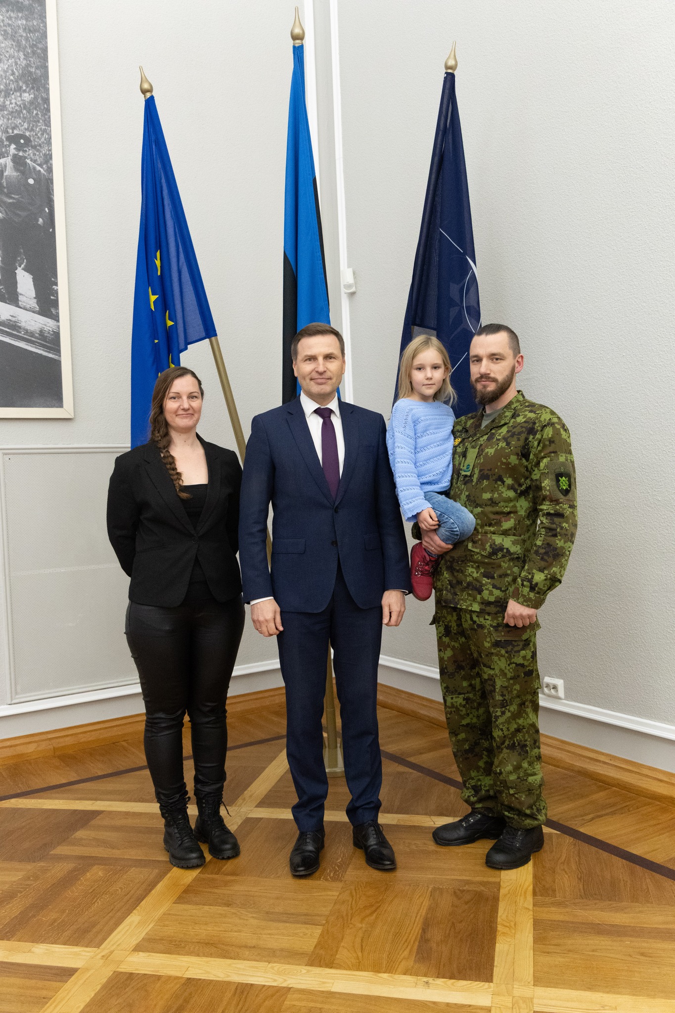 Kaitseministeerium - AITÄH, et kaitsete meie riiki 🇪🇪! Reedel andis ...