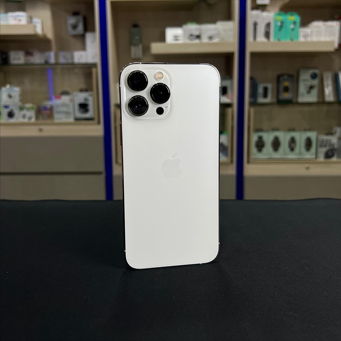 Used iPhone 13 Pro Max 256GB White in excellent condition: - 84 