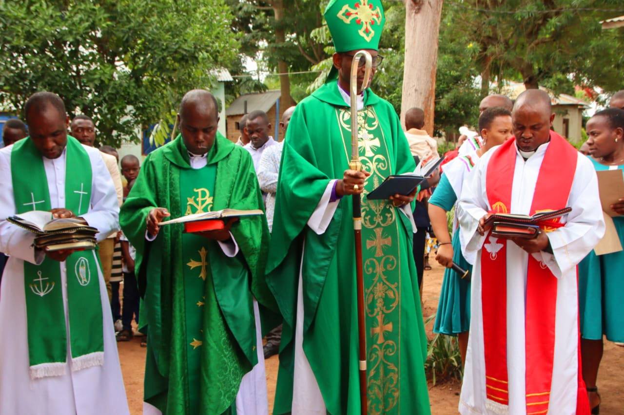 ELCT - ELVD - Baba Askofu Oscar Itael Lema na Msaidizi wa... | Facebook