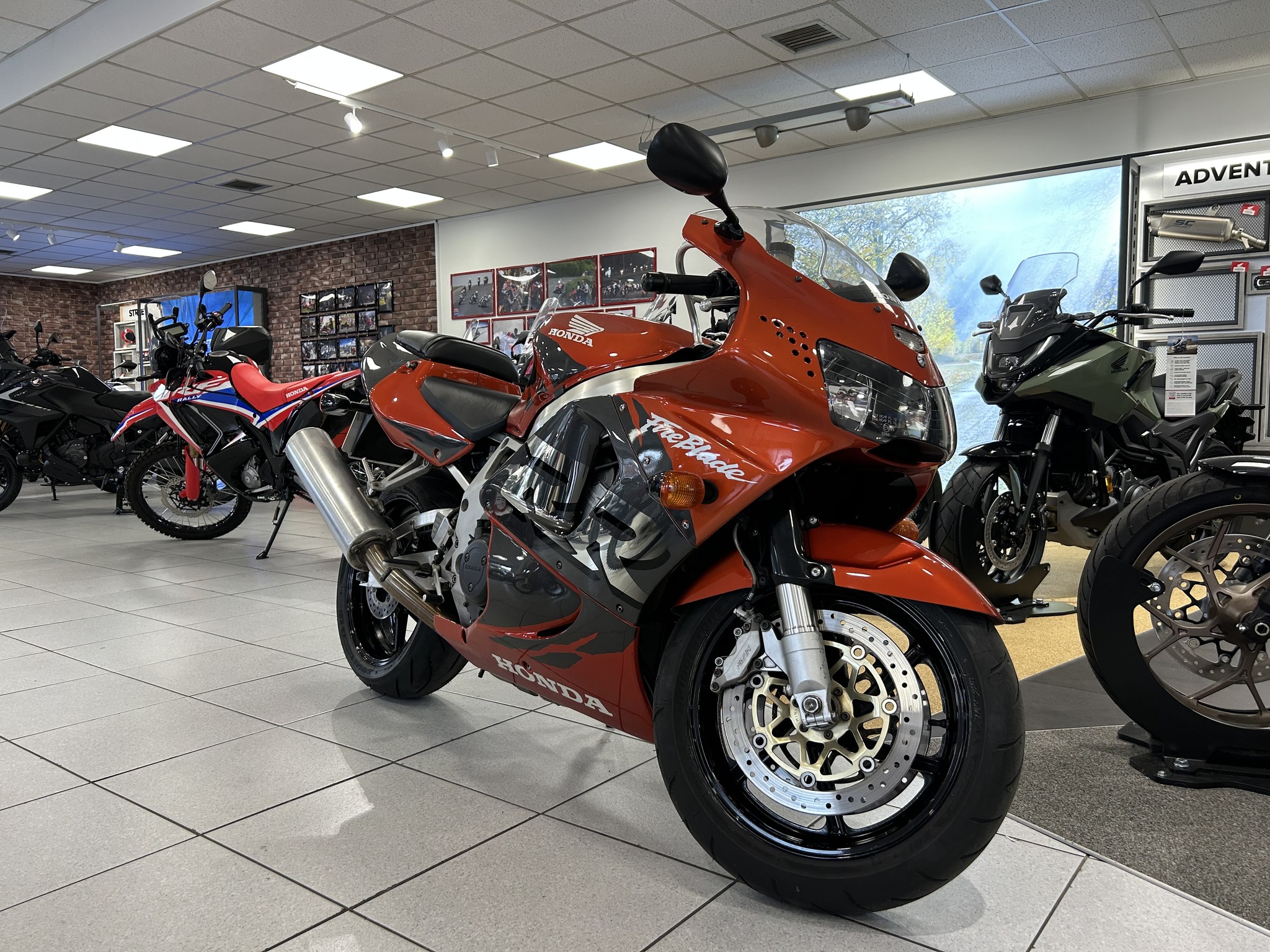 What are the original engine colors for a 1998 Fireblade?