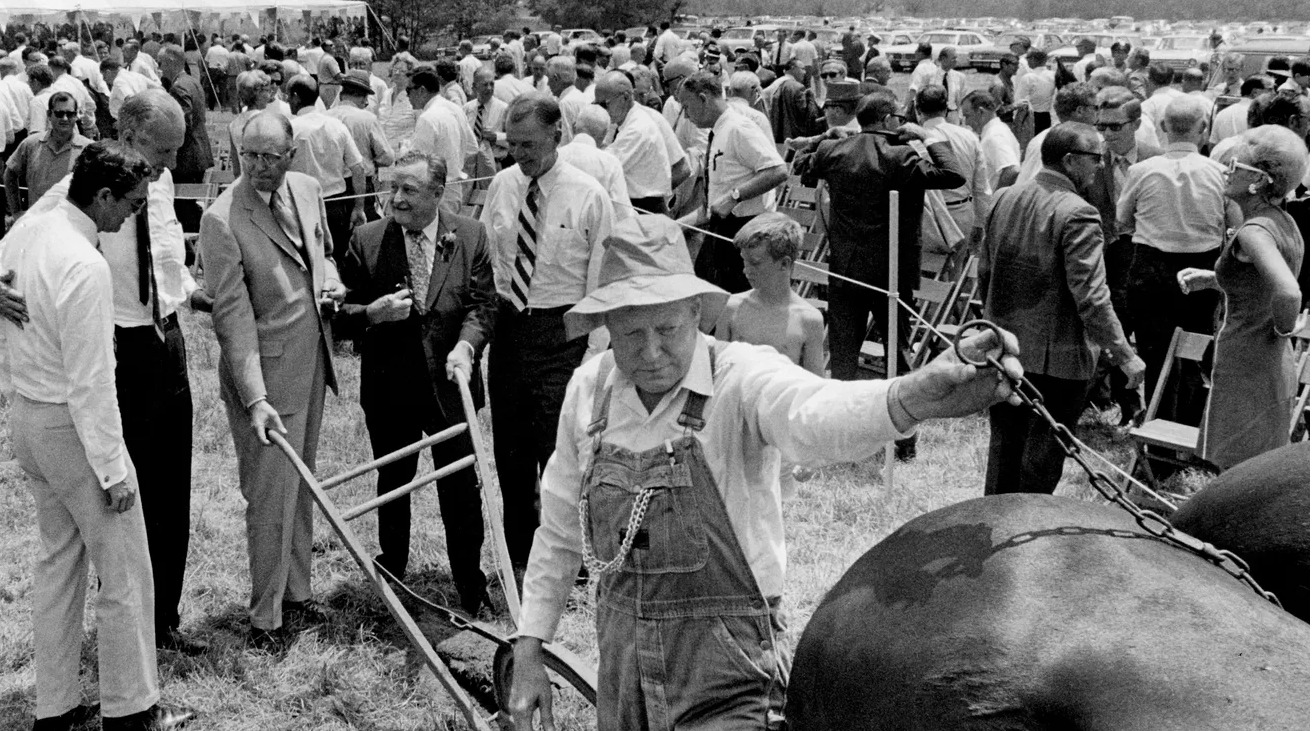 Tennessee - Pete Kirby, center, better known as Bashful Brother Oswald ...