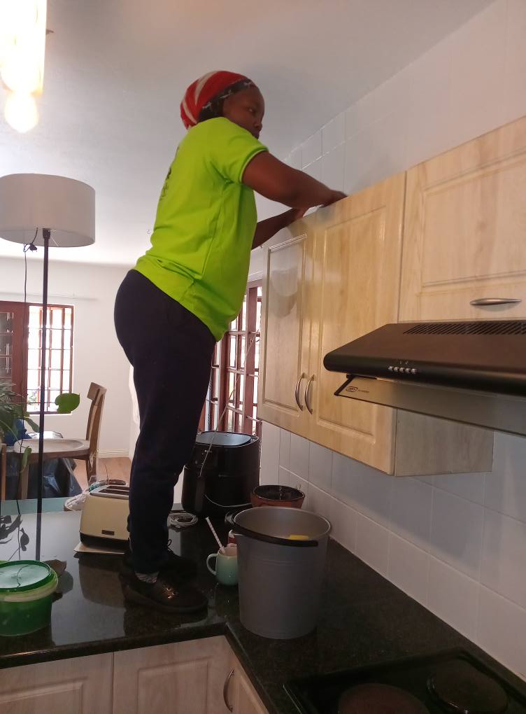 How to Remove Grease from Cabinets above Stove: Quick Tips