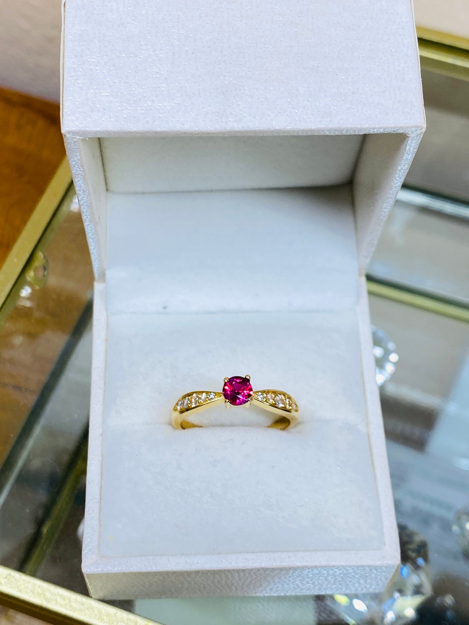 Bague En Or 18 Carats Avec Rubis Et Diamant 0.03 Carat - Taille 53 - Style Alliance Sertie