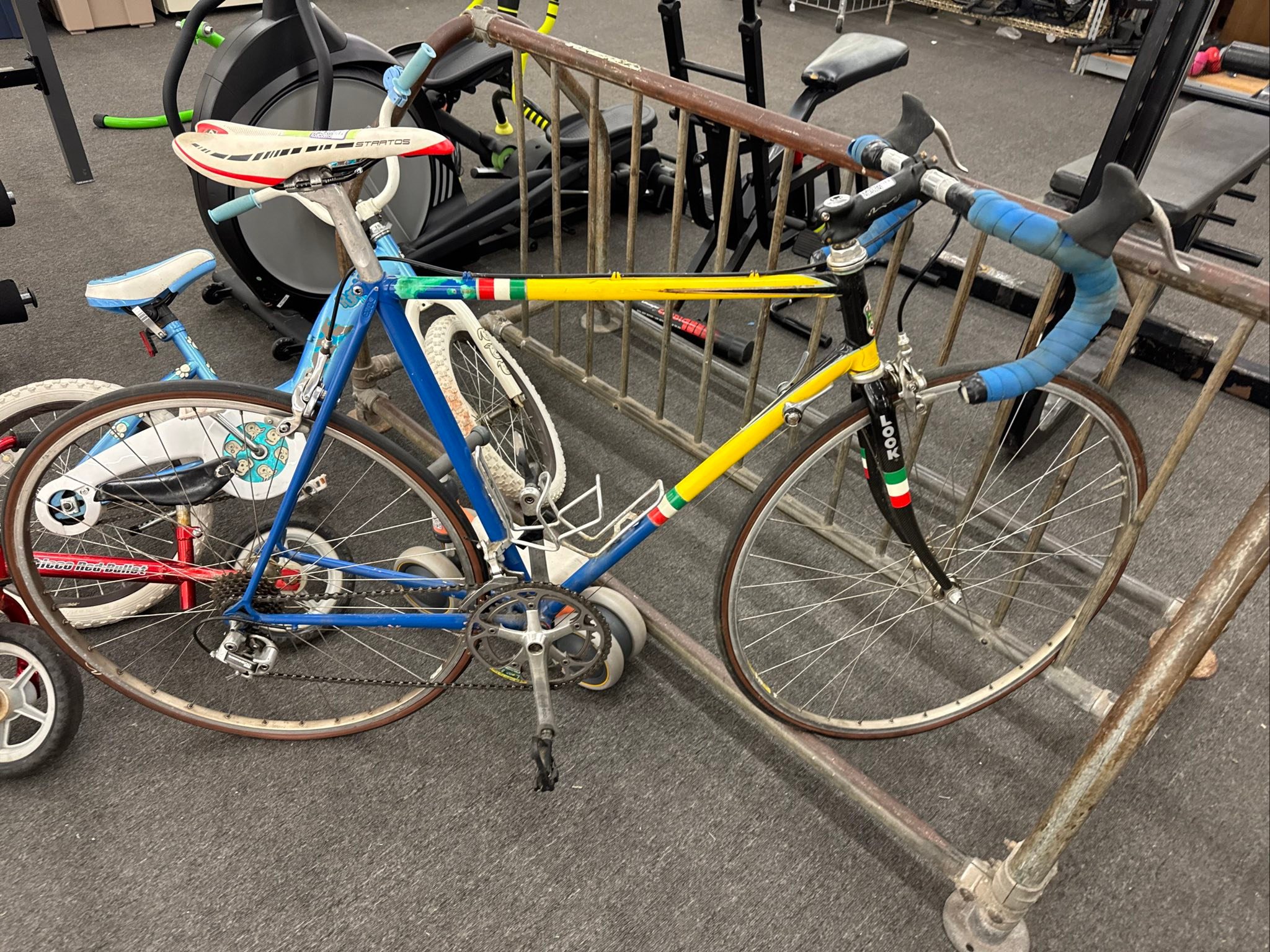 What model is this vintage Italian colored Gios road bike?