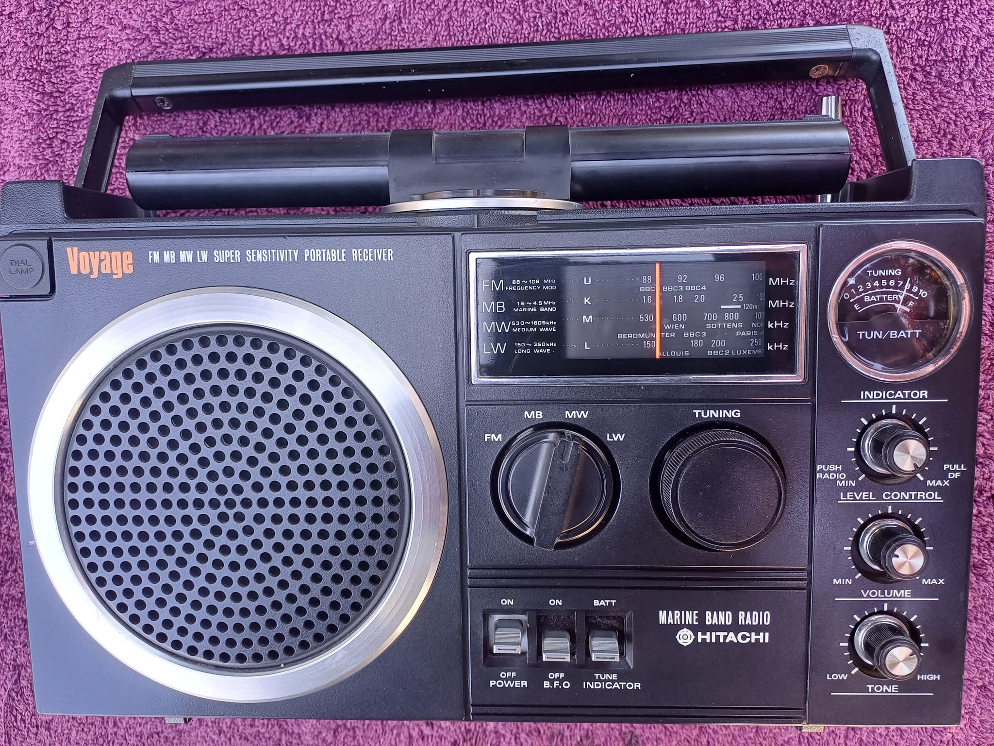 HITACHI KH-1170E FM.MB.MW.LW.BFO MW.LW.Rotate antenna Made in