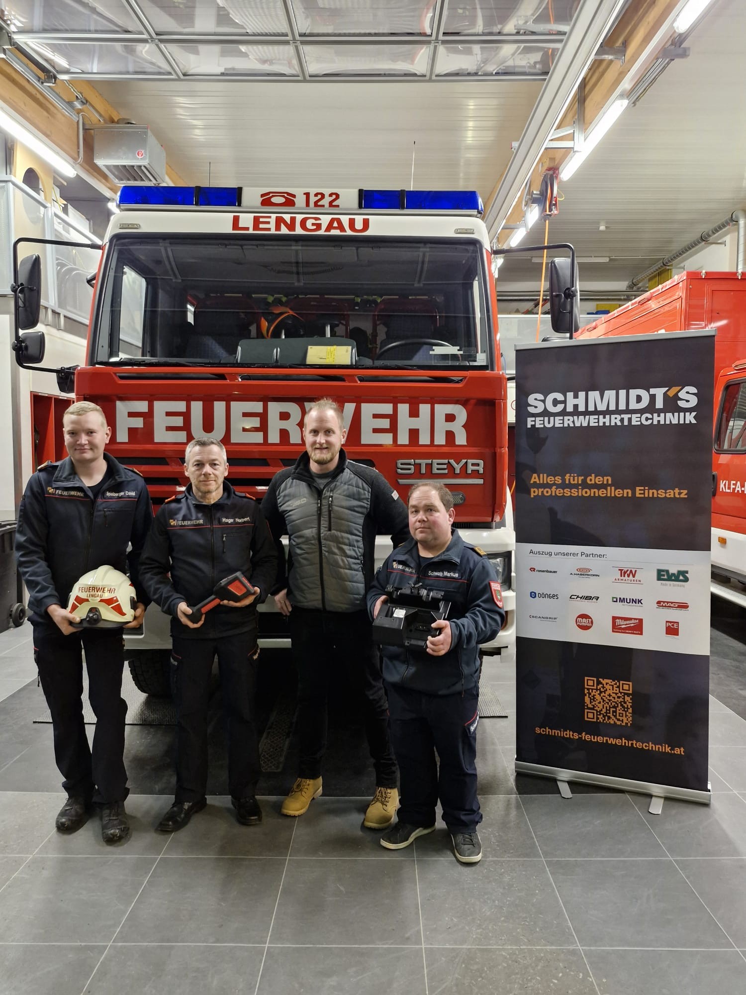 Freiwillige Feuerwehr... - Freiwillige Feuerwehr Lengau